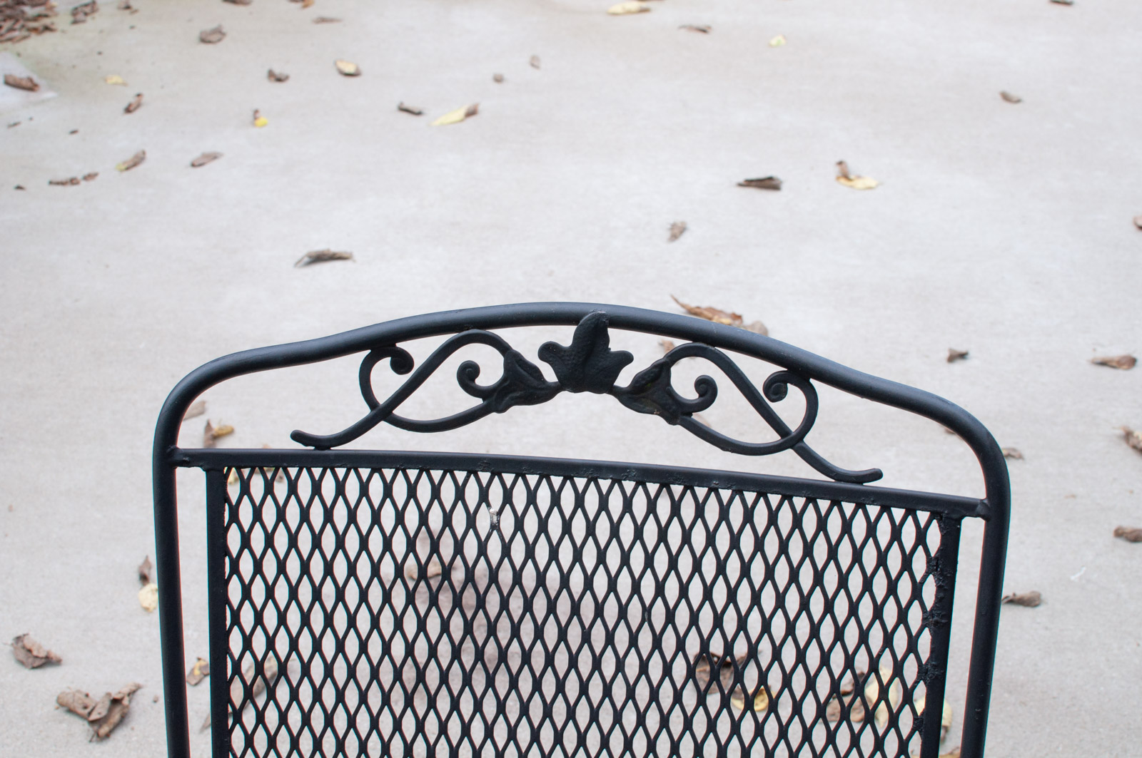 Black Metal Mesh Outdoor Patio Table and Chairs