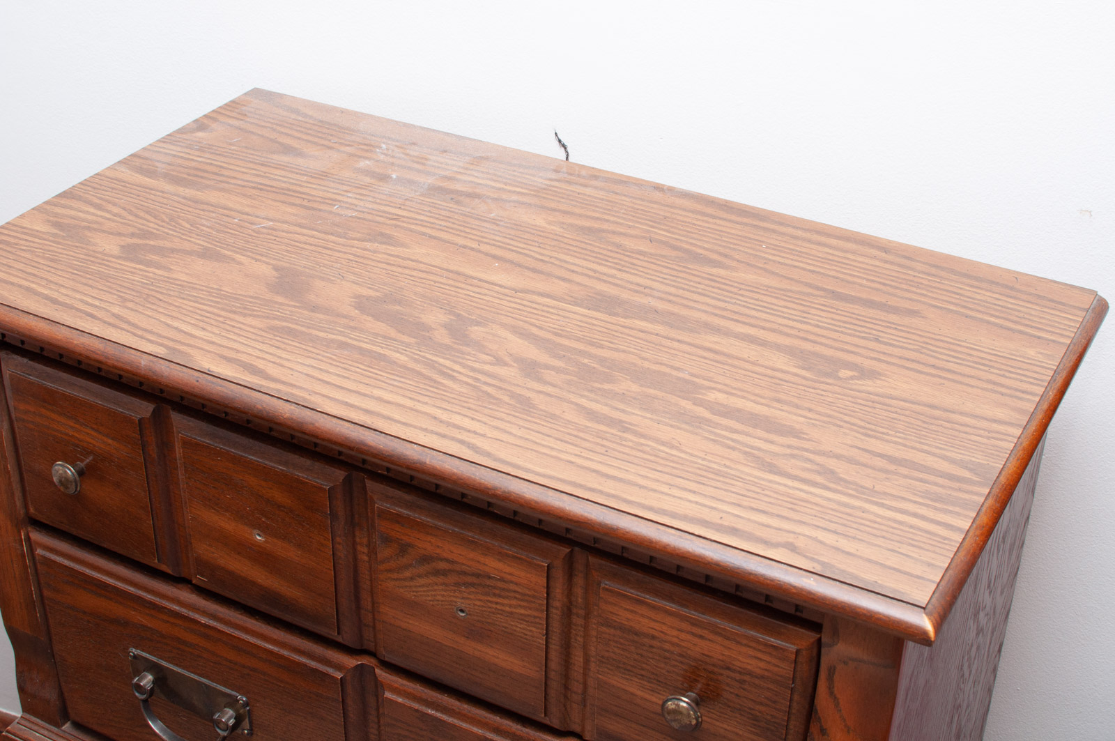 Contemporary Oak Veneer and Laminate Chest of Drawers