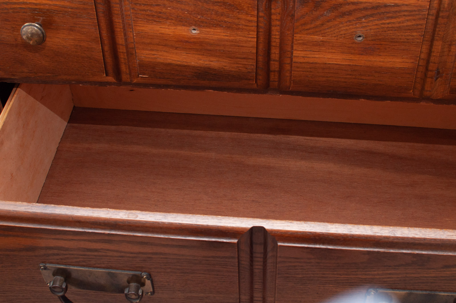 Contemporary Oak Veneer and Laminate Chest of Drawers