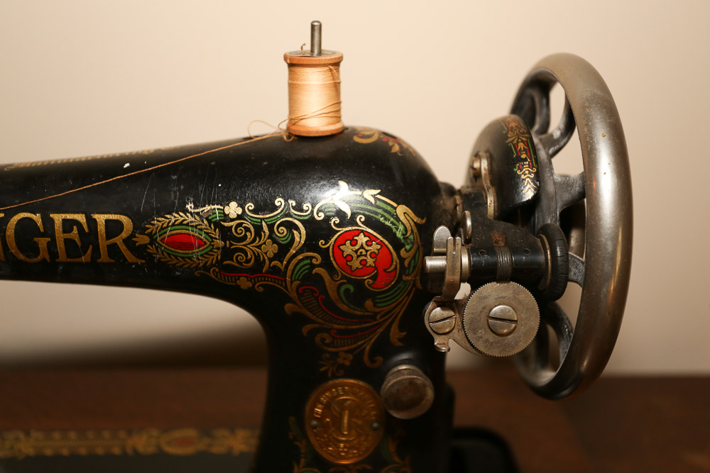 1923 Singer Sewing Machine Table, Model 66