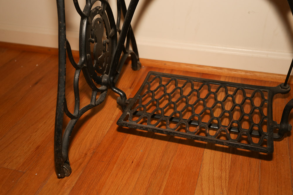 1923 Singer Sewing Machine Table, Model 66