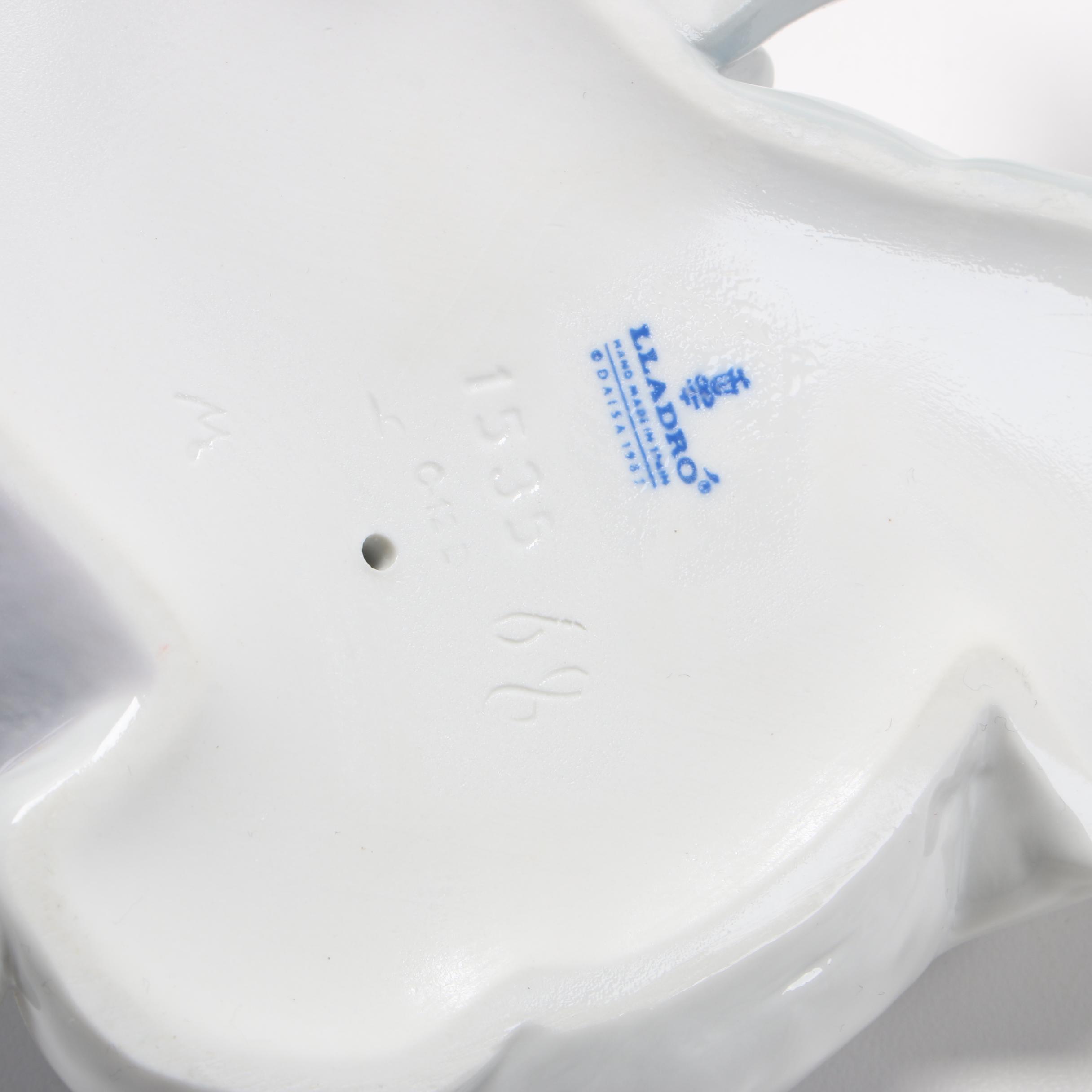 Lladró "Sweet Dreams" Glazed Porcelain Figurine, Late 1980s