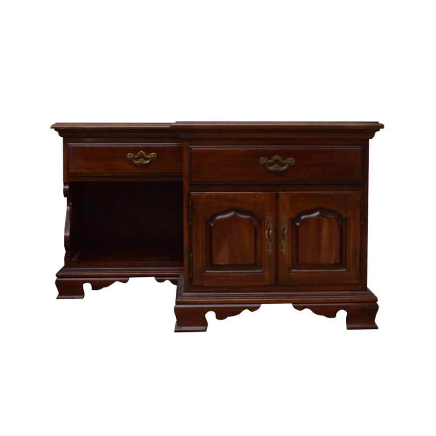 Pair of Federal Style Cherry Nightstands by Thomasville, Late 20th Century