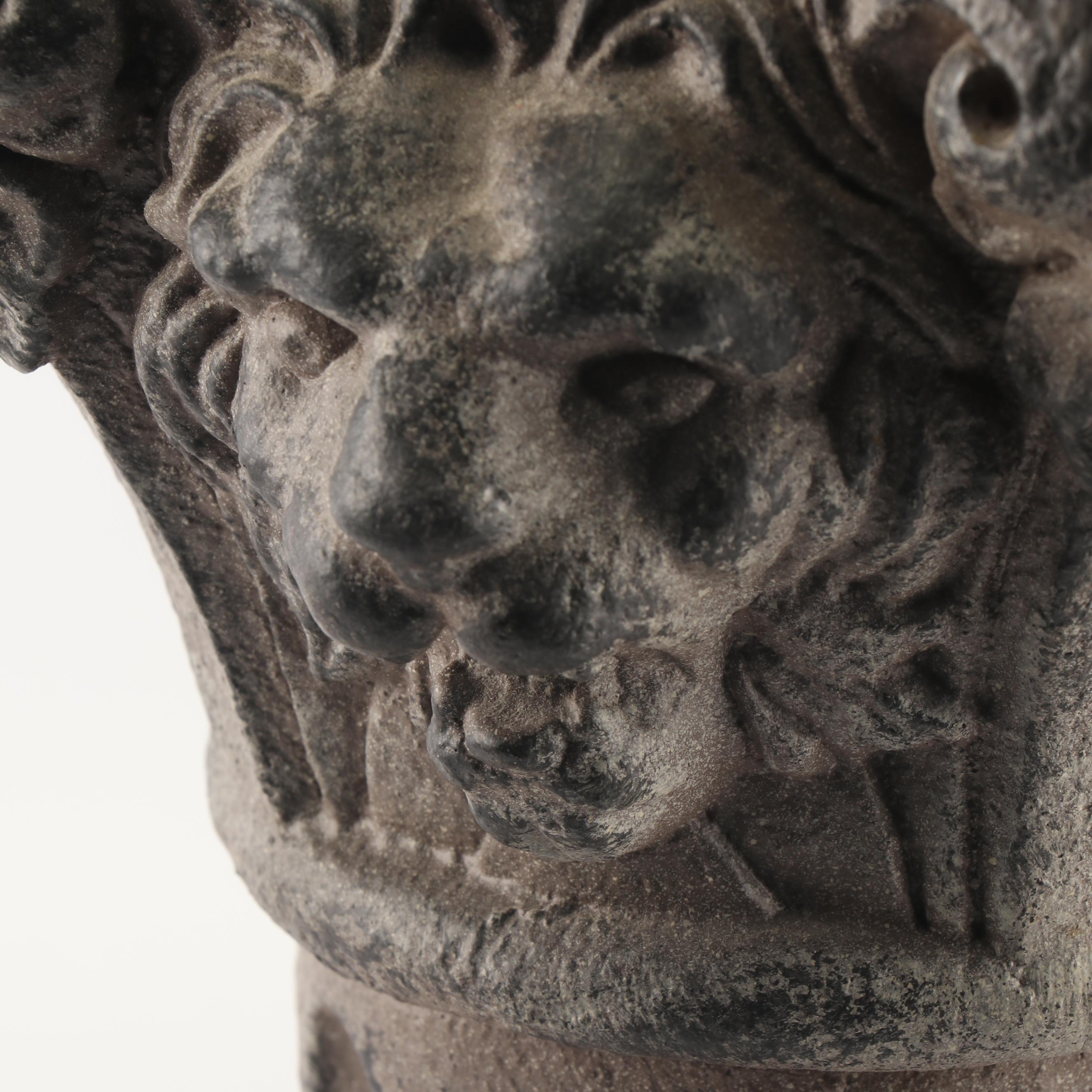 Classical Style Lion Head Column Table Lamp