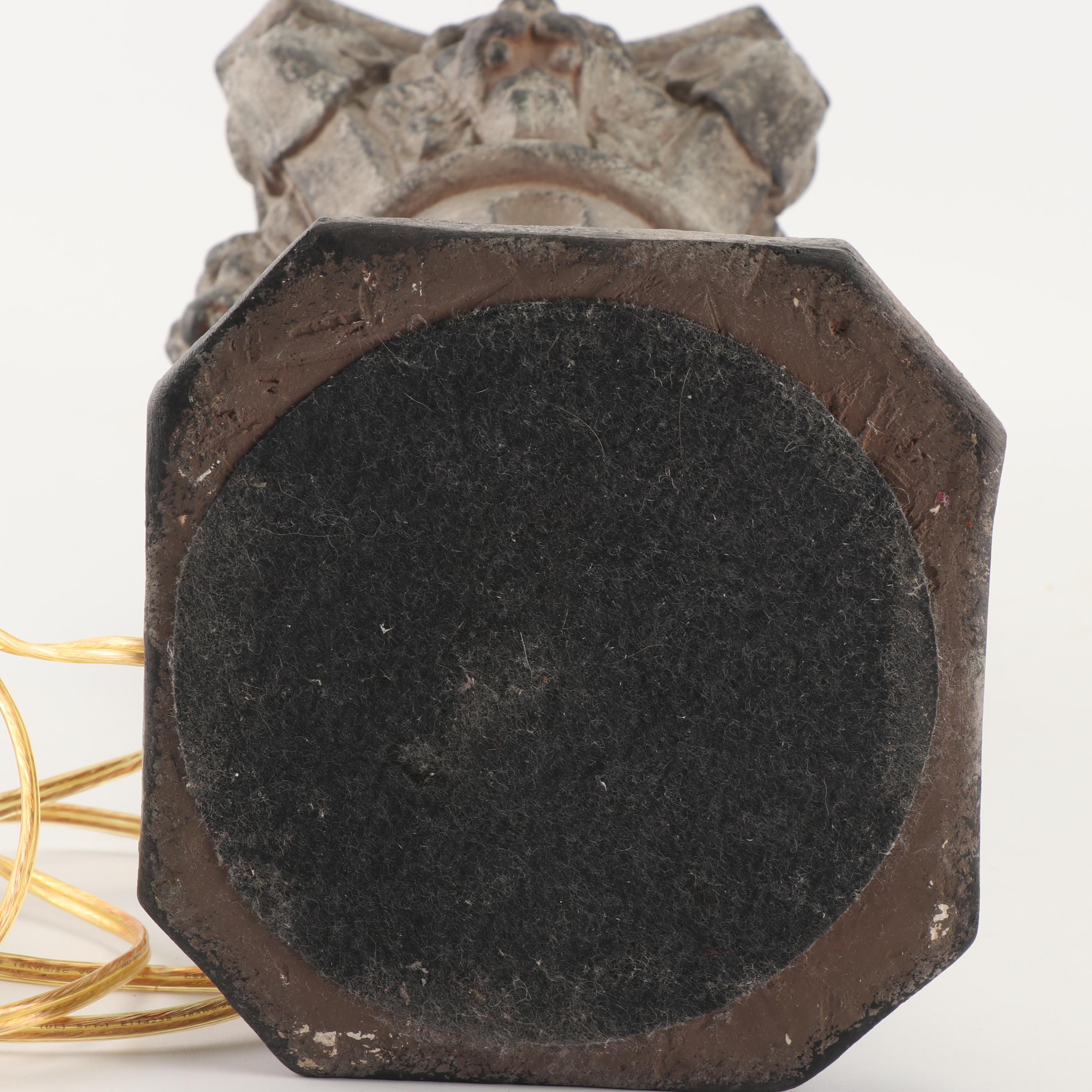 Classical Style Lion Head Column Table Lamp