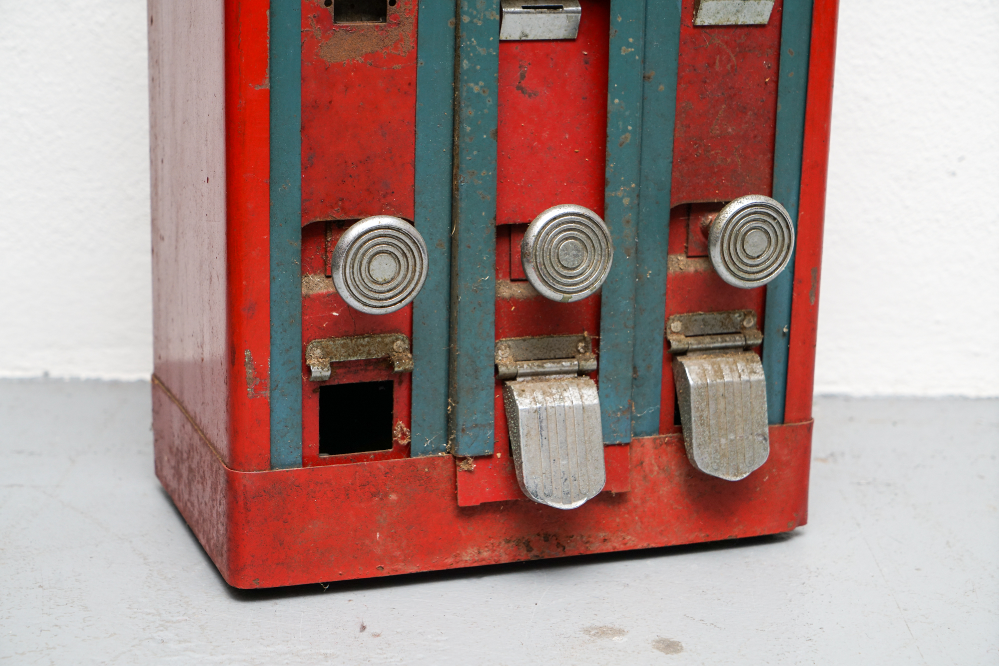 Andrews Mfg. Co. Three Some One Cent Vending Machines, circa 1930s