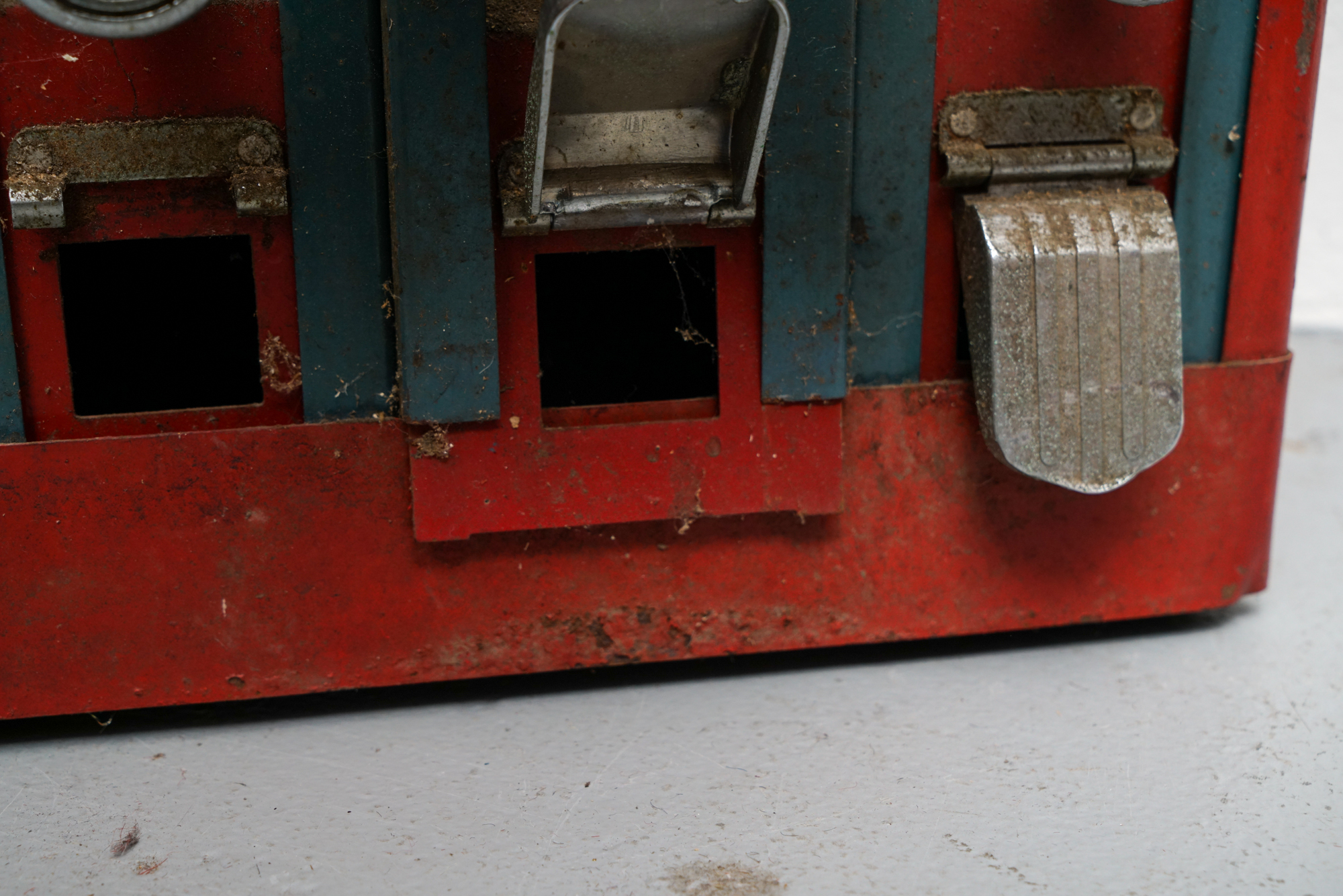 Andrews Mfg. Co. Three Some One Cent Vending Machines, circa 1930s