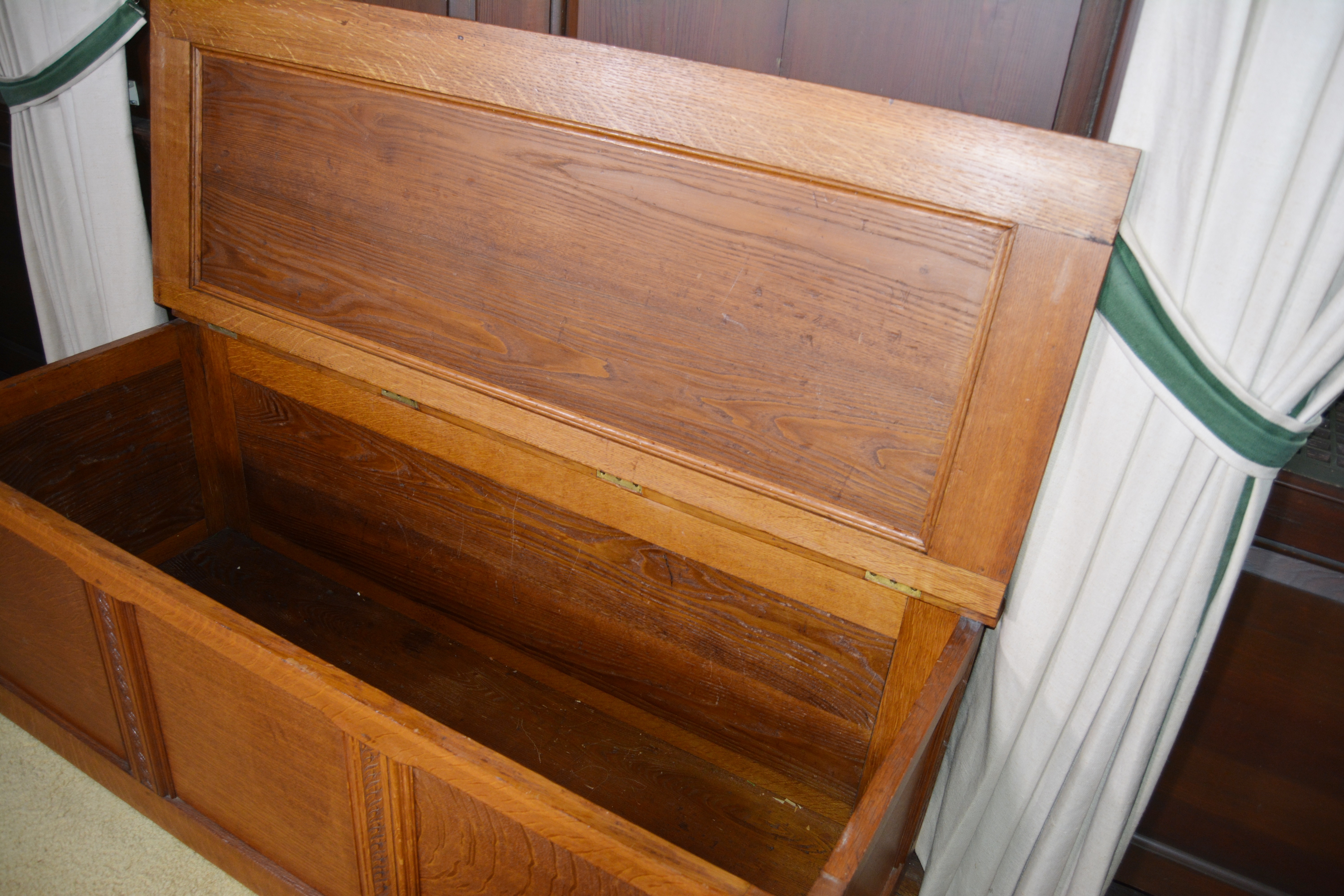 Quartersawn Oak Blanket Chest, 20th Century