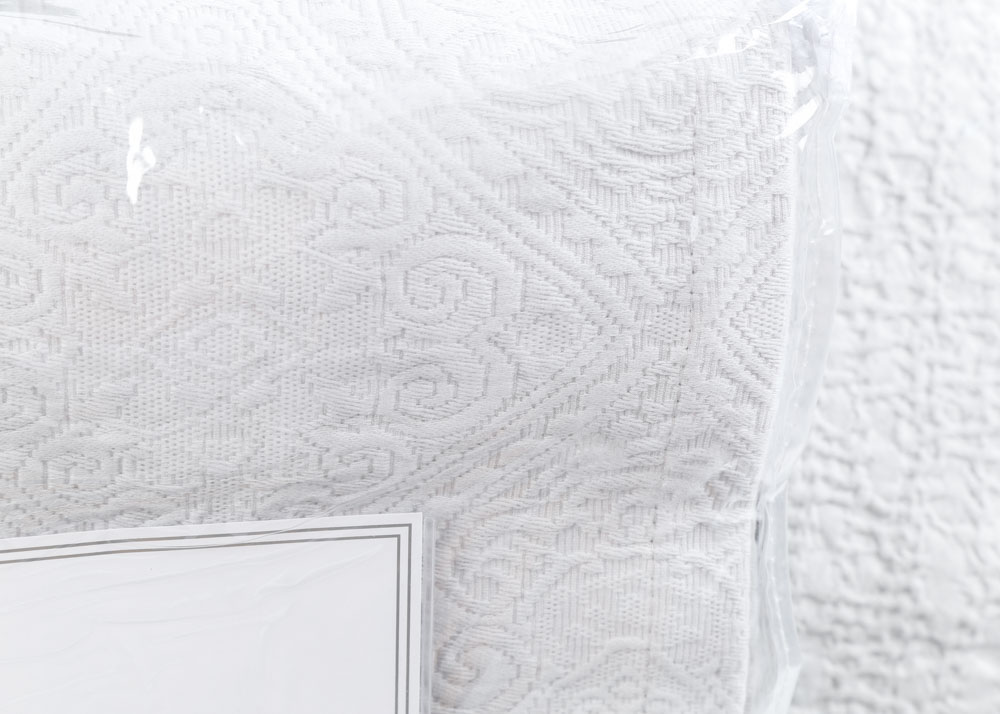 Linea Casa by Sferra Full/Queen Matelassé Coverlet and Sham Set