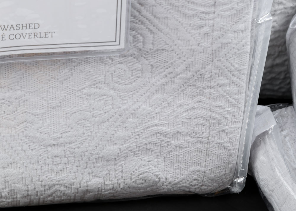 Linea Casa by Sferra Full/Queen Matelassé Coverlet and Sham Set