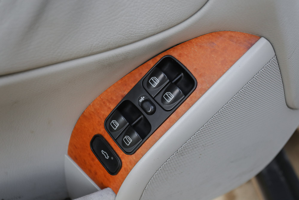 2001 Mercedes-Benz C240 Luxury Sedan