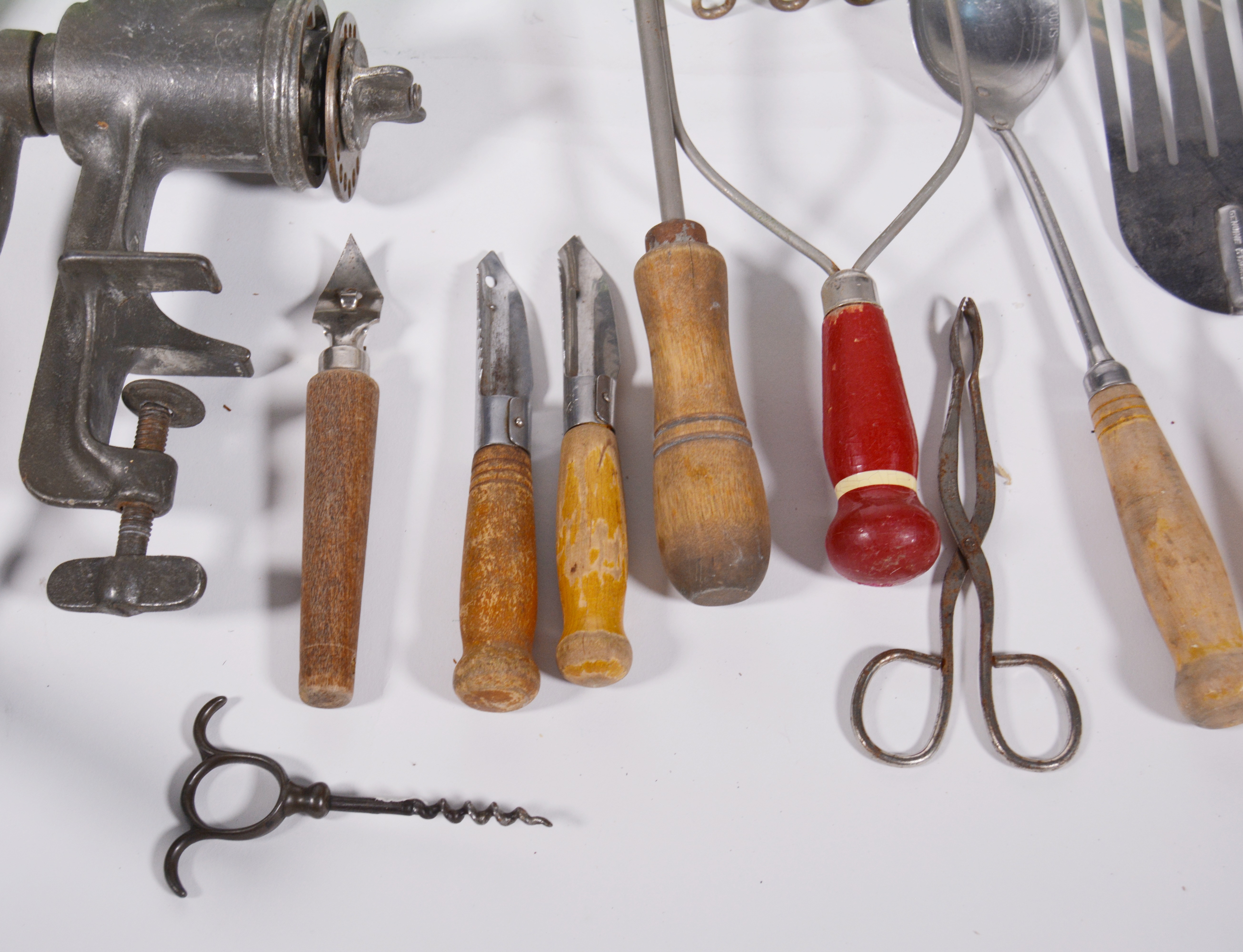 Vintage Kitchen Gadgets Featuring Hanson Utility Scale