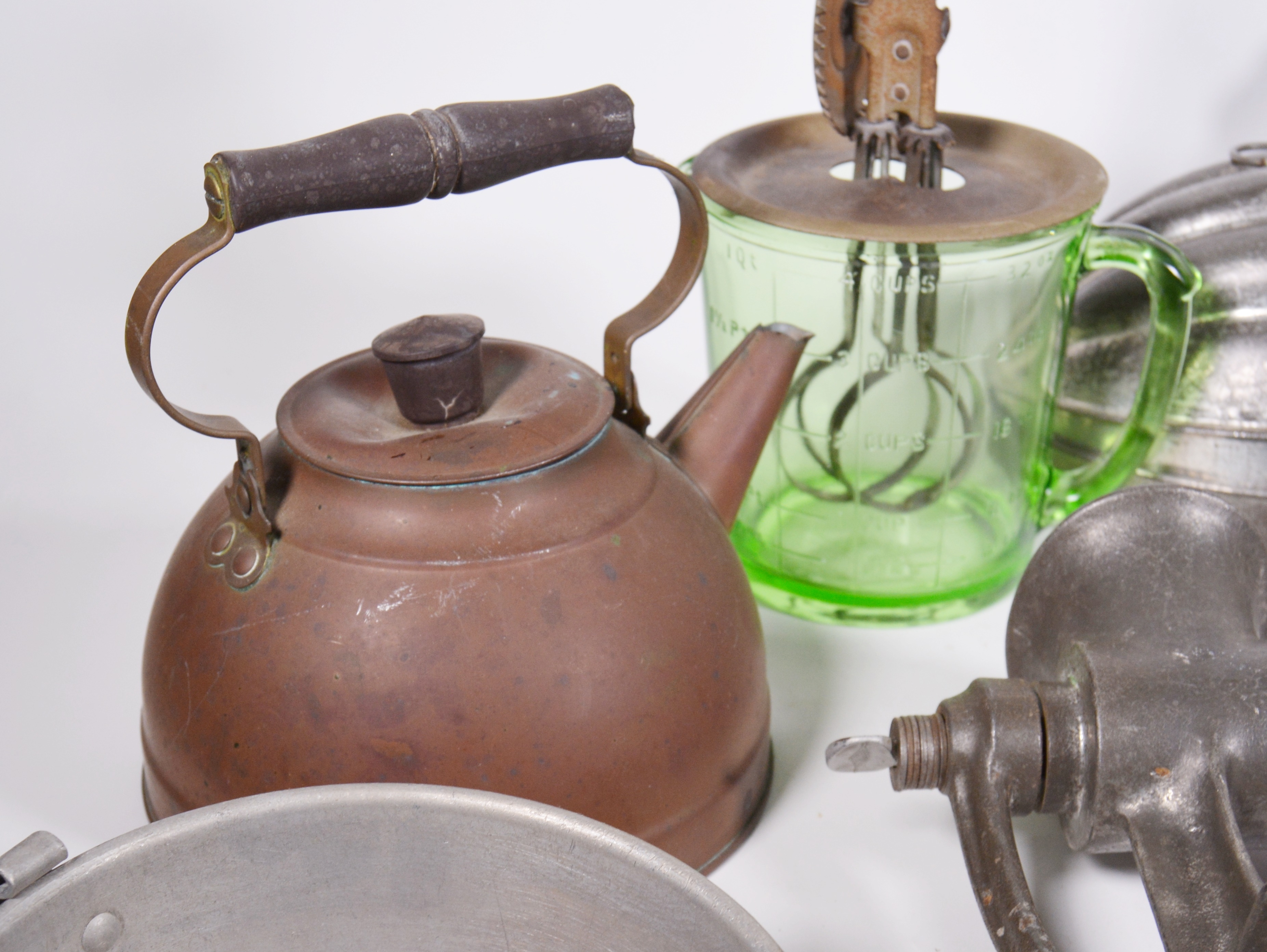 Vintage Kitchen Gadgets Featuring Hanson Utility Scale