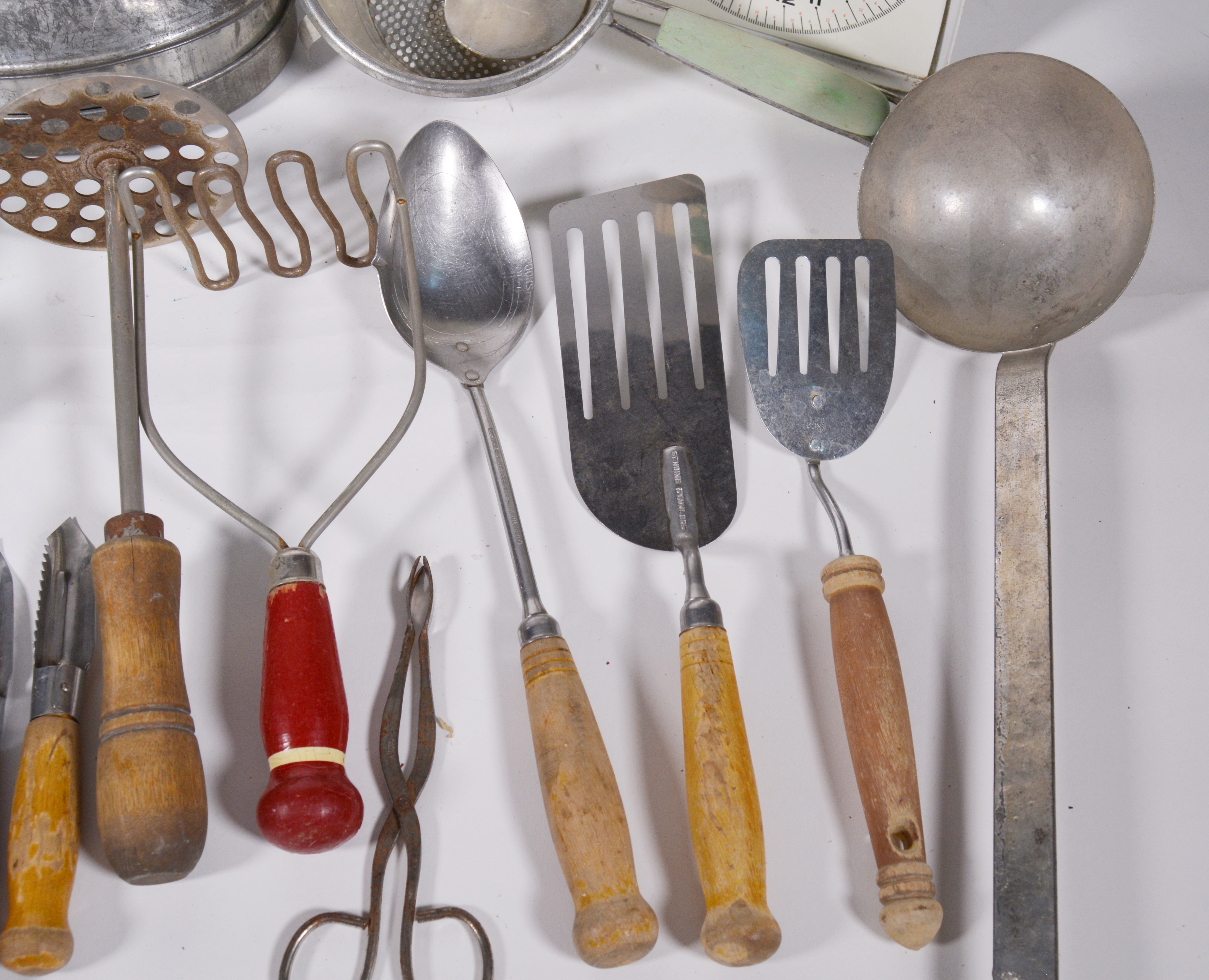 Vintage Kitchen Gadgets Featuring Hanson Utility Scale