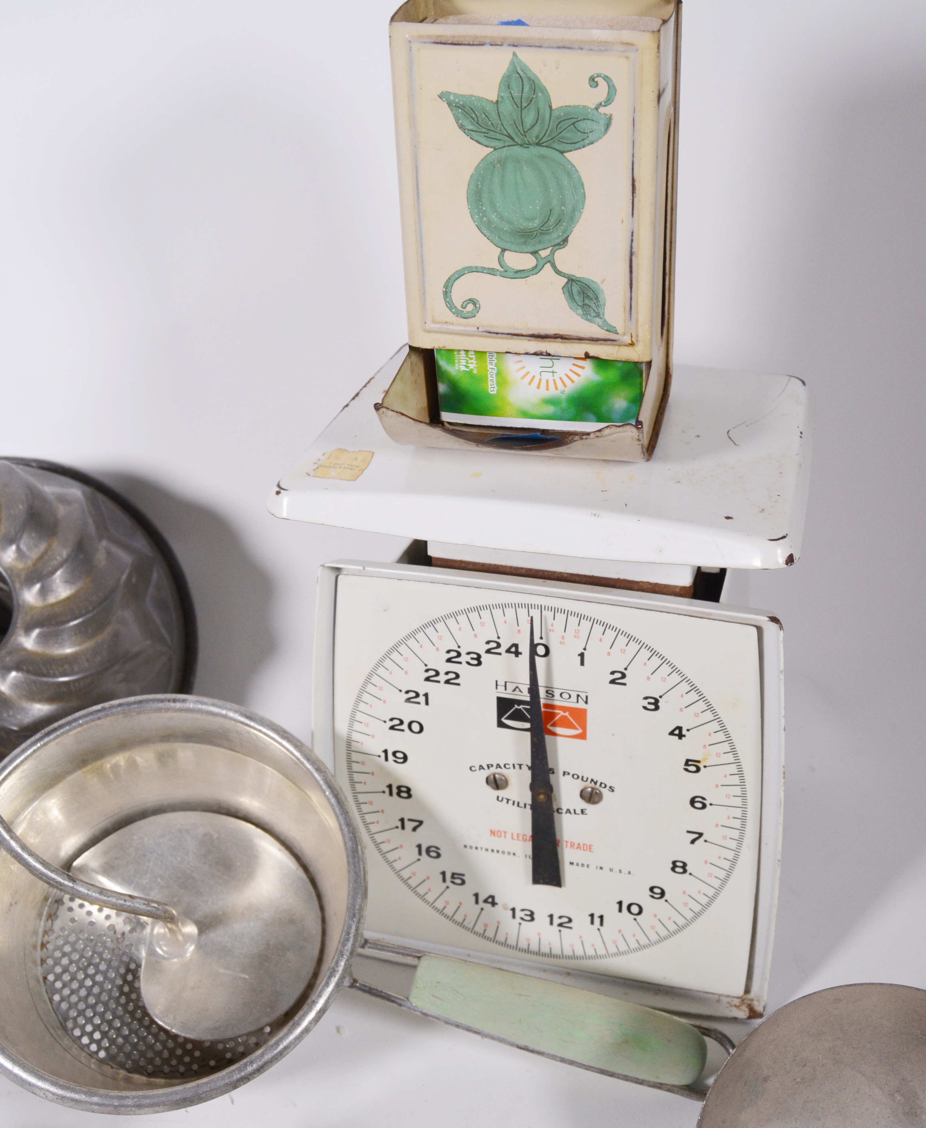 Vintage Kitchen Gadgets Featuring Hanson Utility Scale