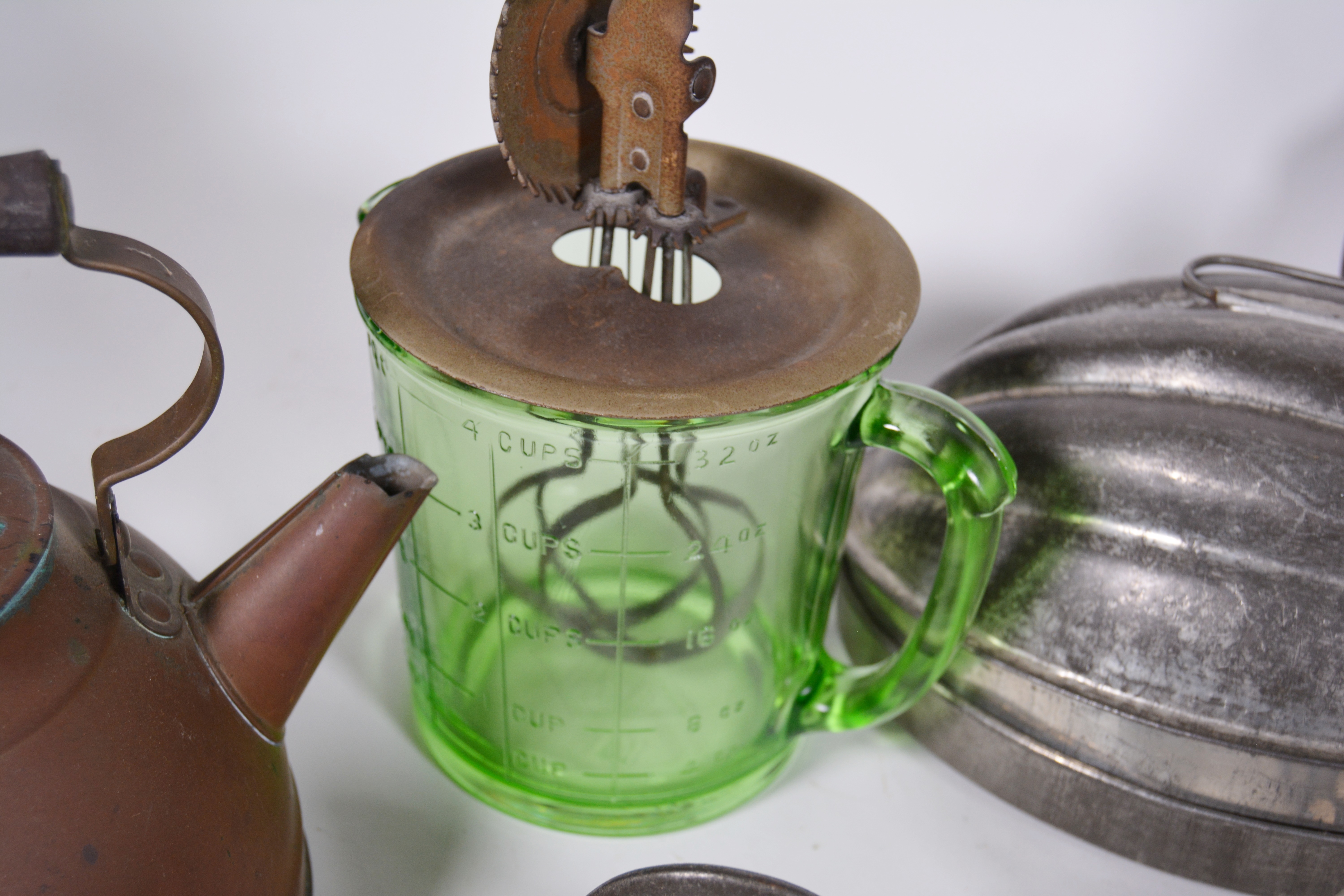 Vintage Kitchen Gadgets Featuring Hanson Utility Scale