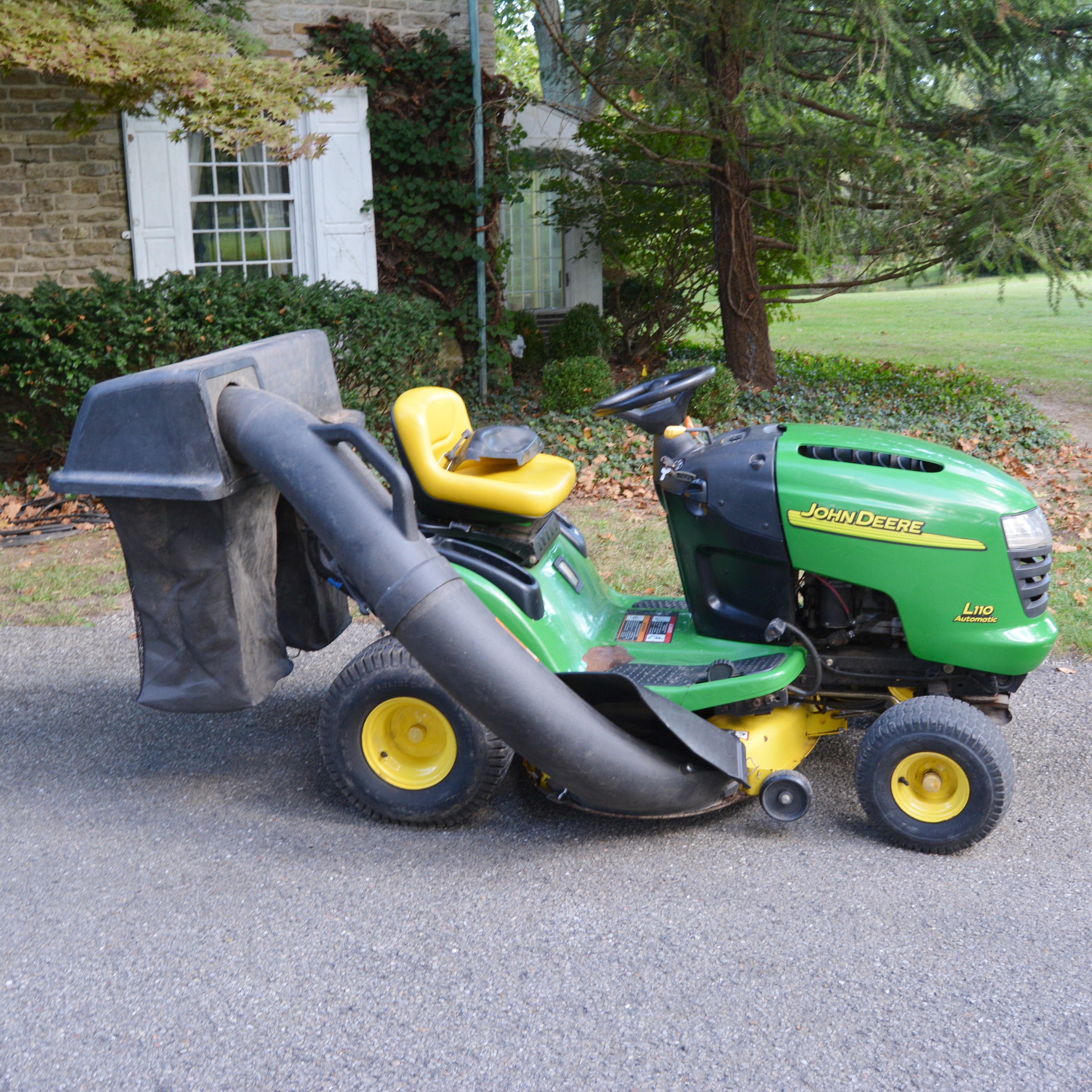 John Deere Tractor Mower L110 with Rear Grass Bagger