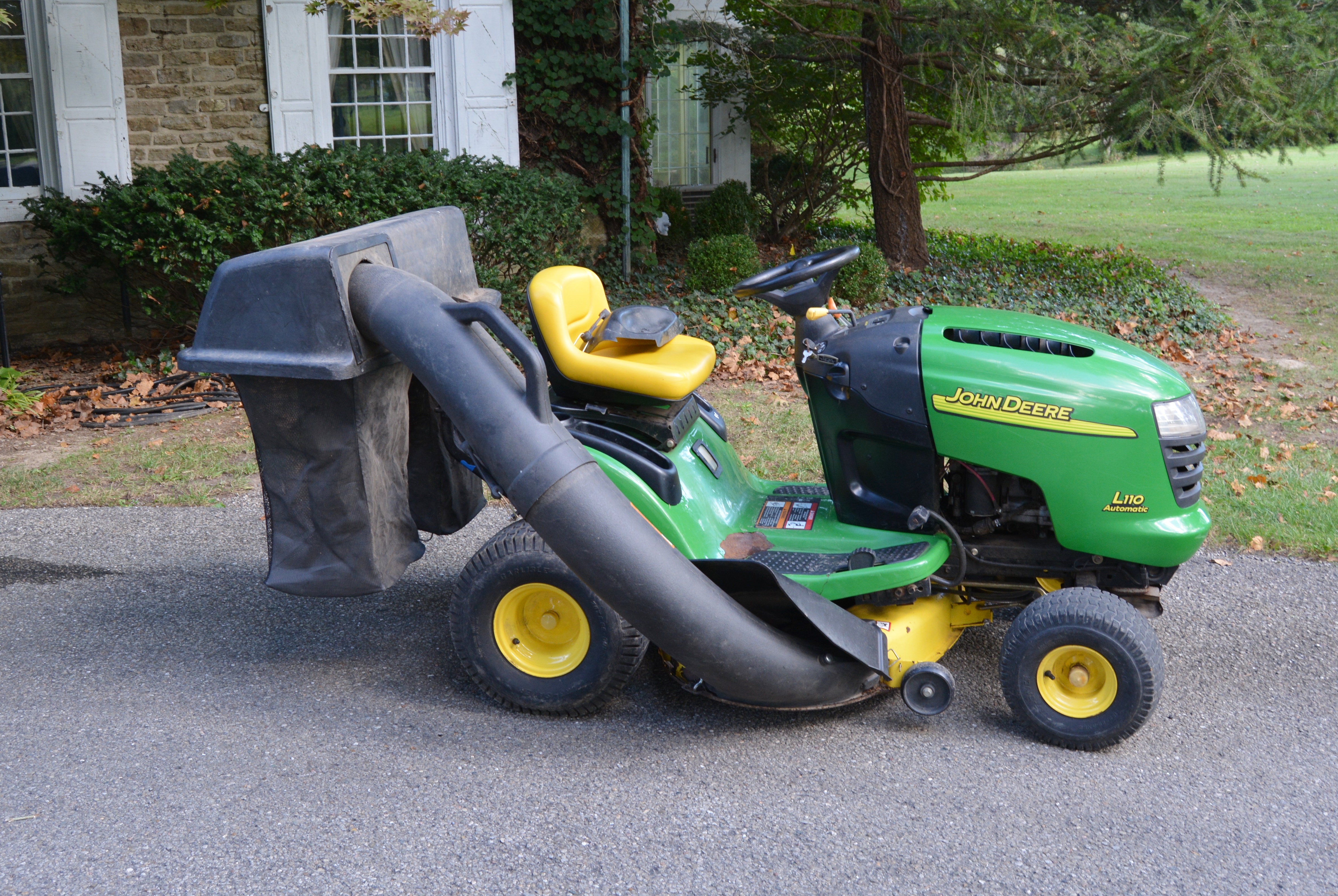 John Deere Tractor Mower L110 with Rear Grass Bagger