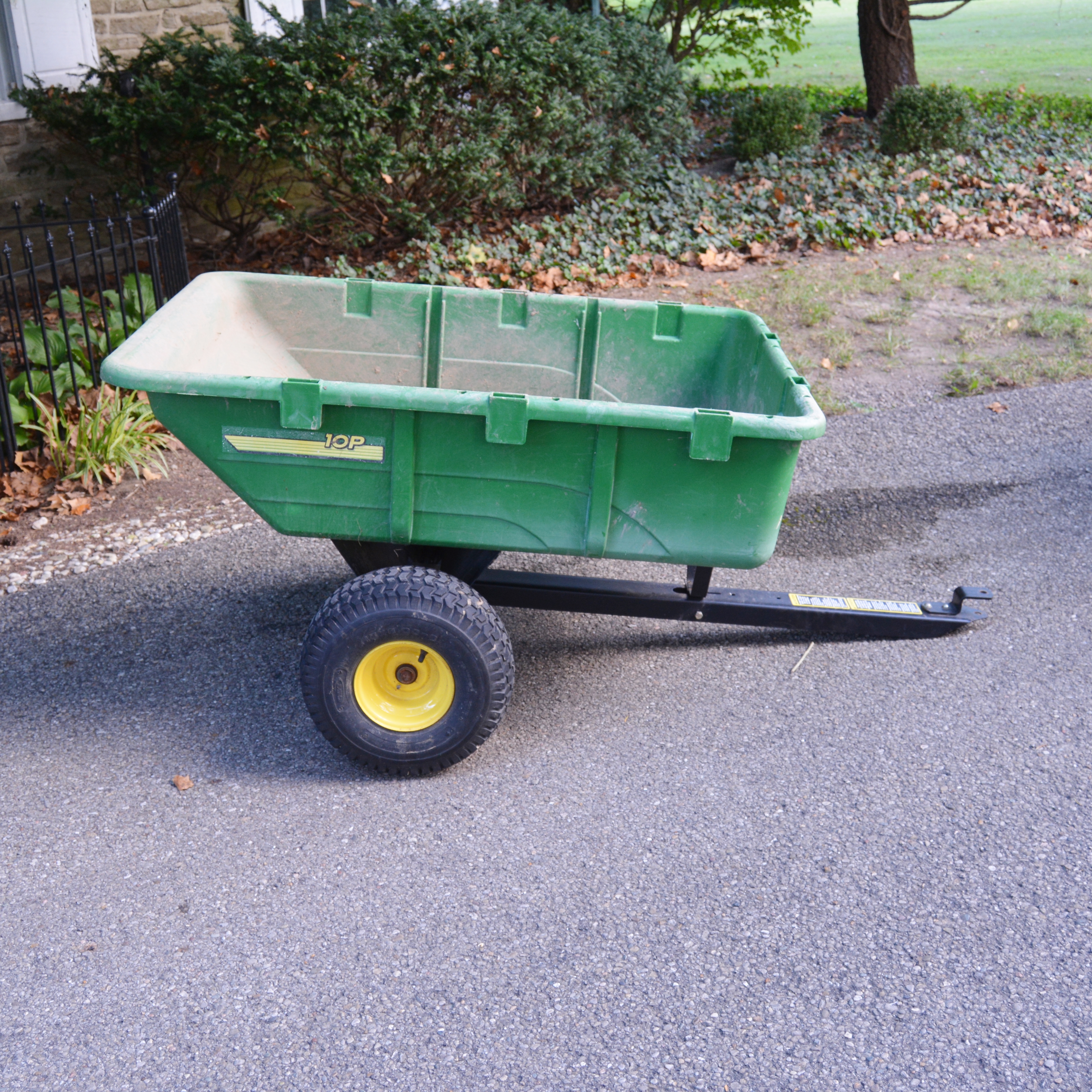 John Deere 10P Trailer/Dump Cart Attachment