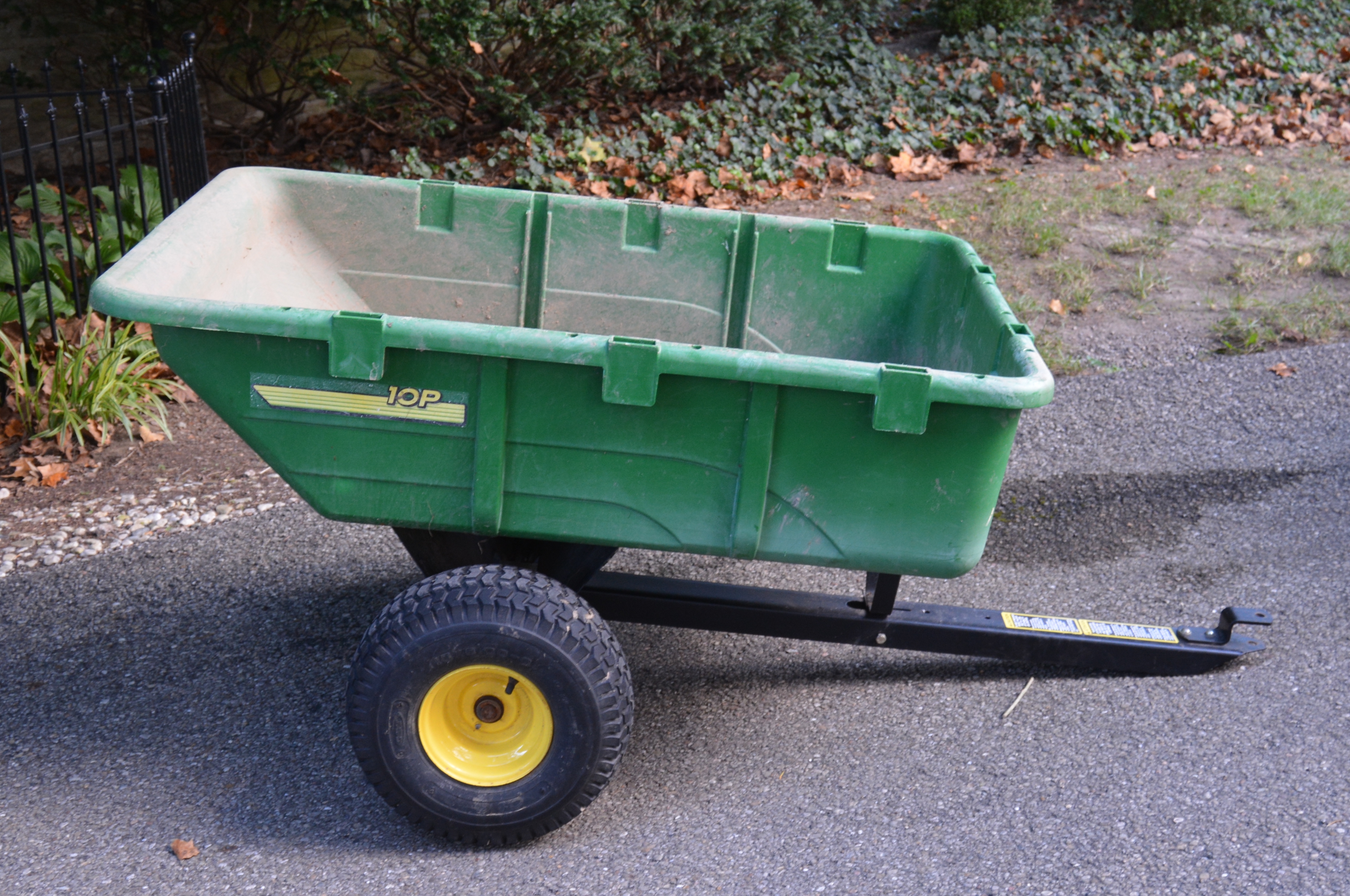 John Deere 10P Trailer/Dump Cart Attachment