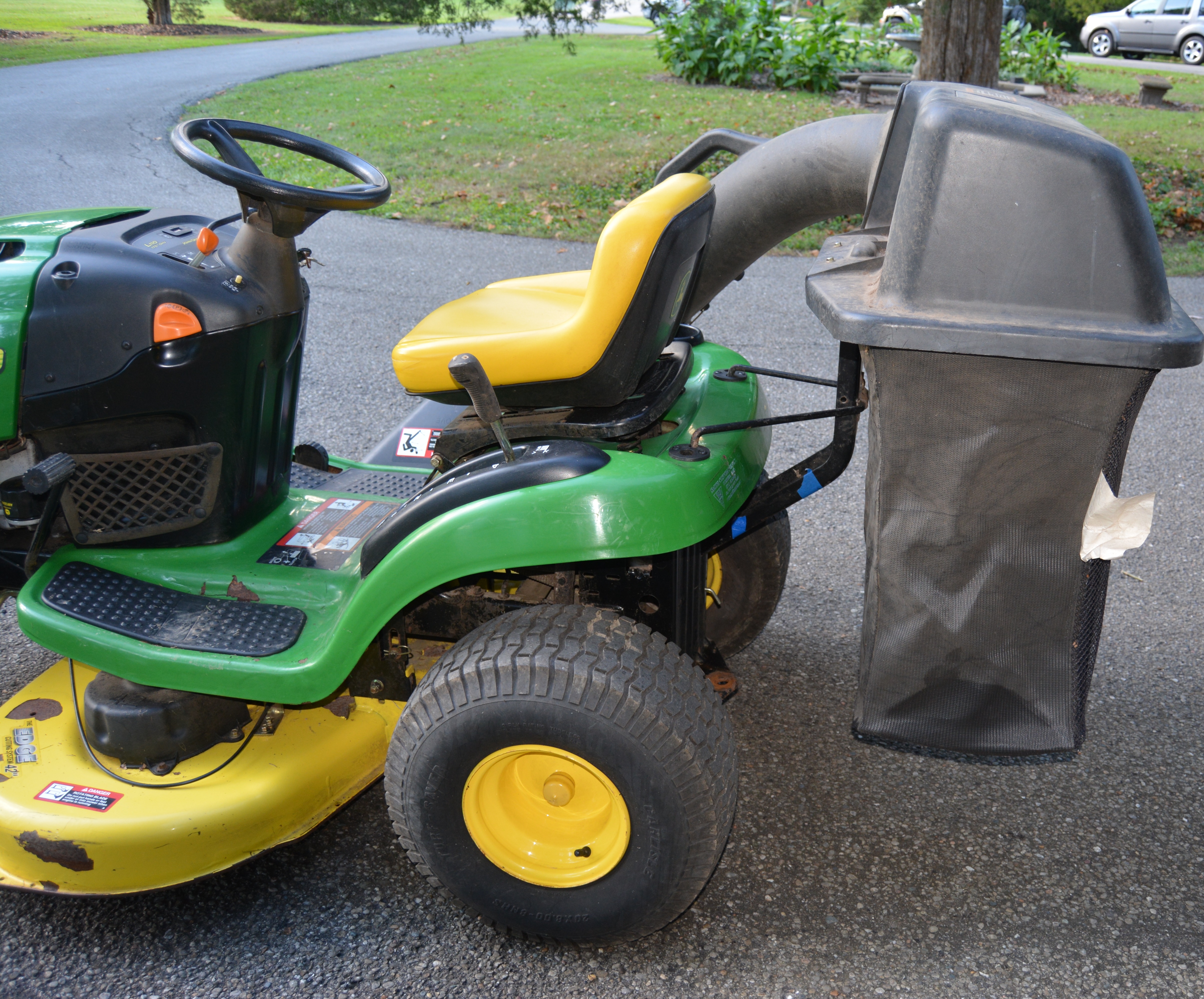John Deere Tractor Mower L110 with Rear Grass Bagger
