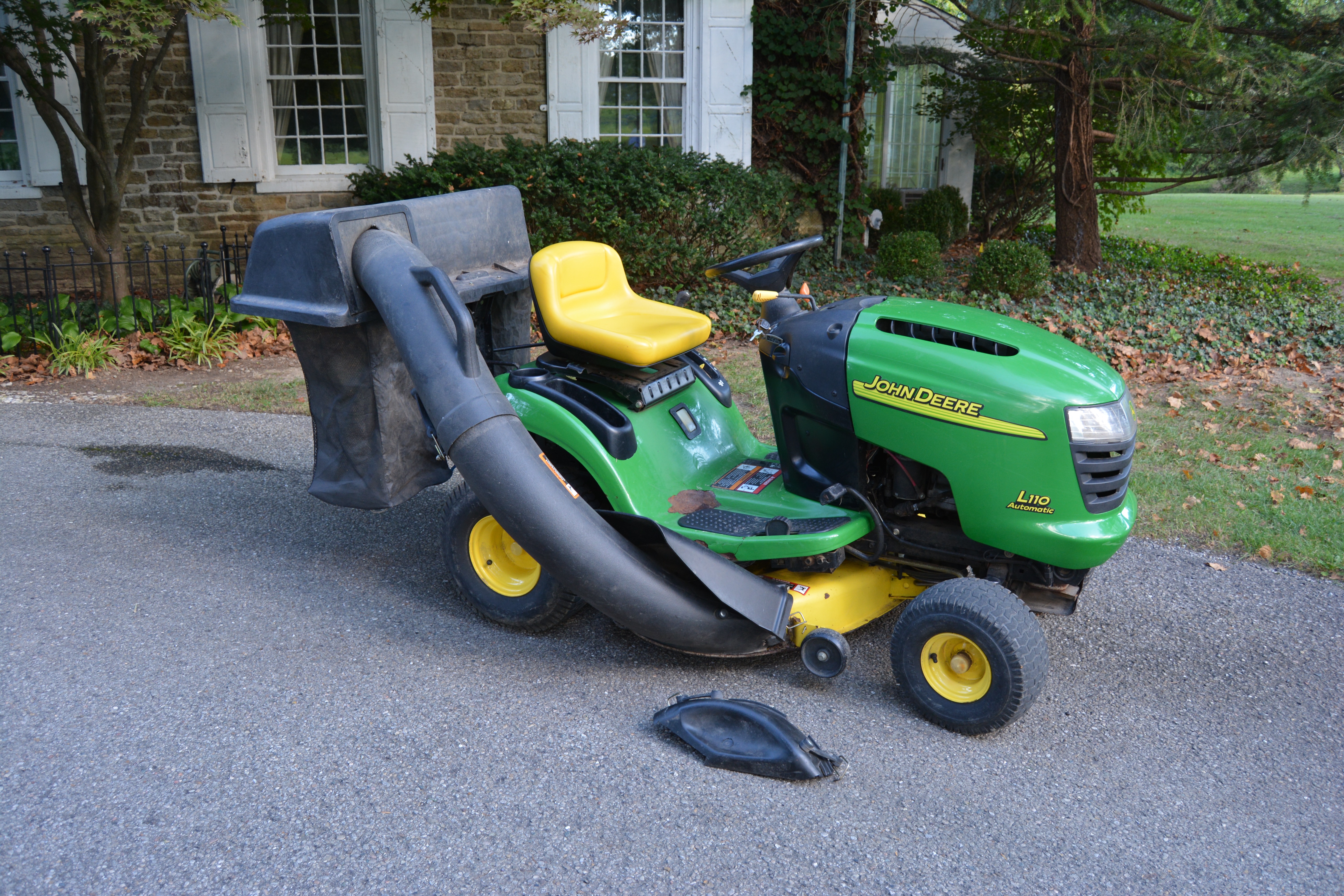John Deere Tractor Mower L110 with Rear Grass Bagger