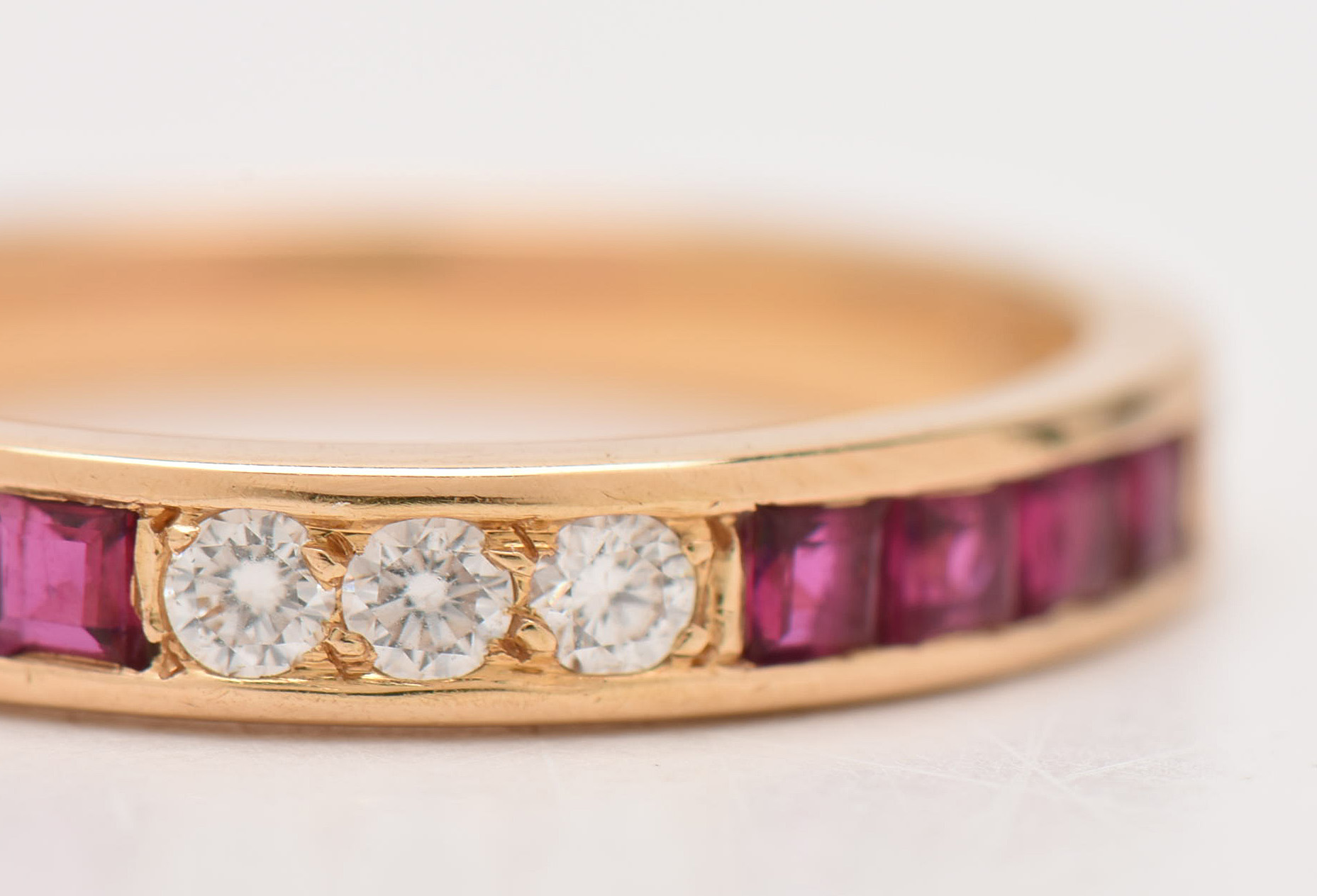 Oscar Heyman Brothers 18K Yellow Gold Diamond and Ruby Band Ring