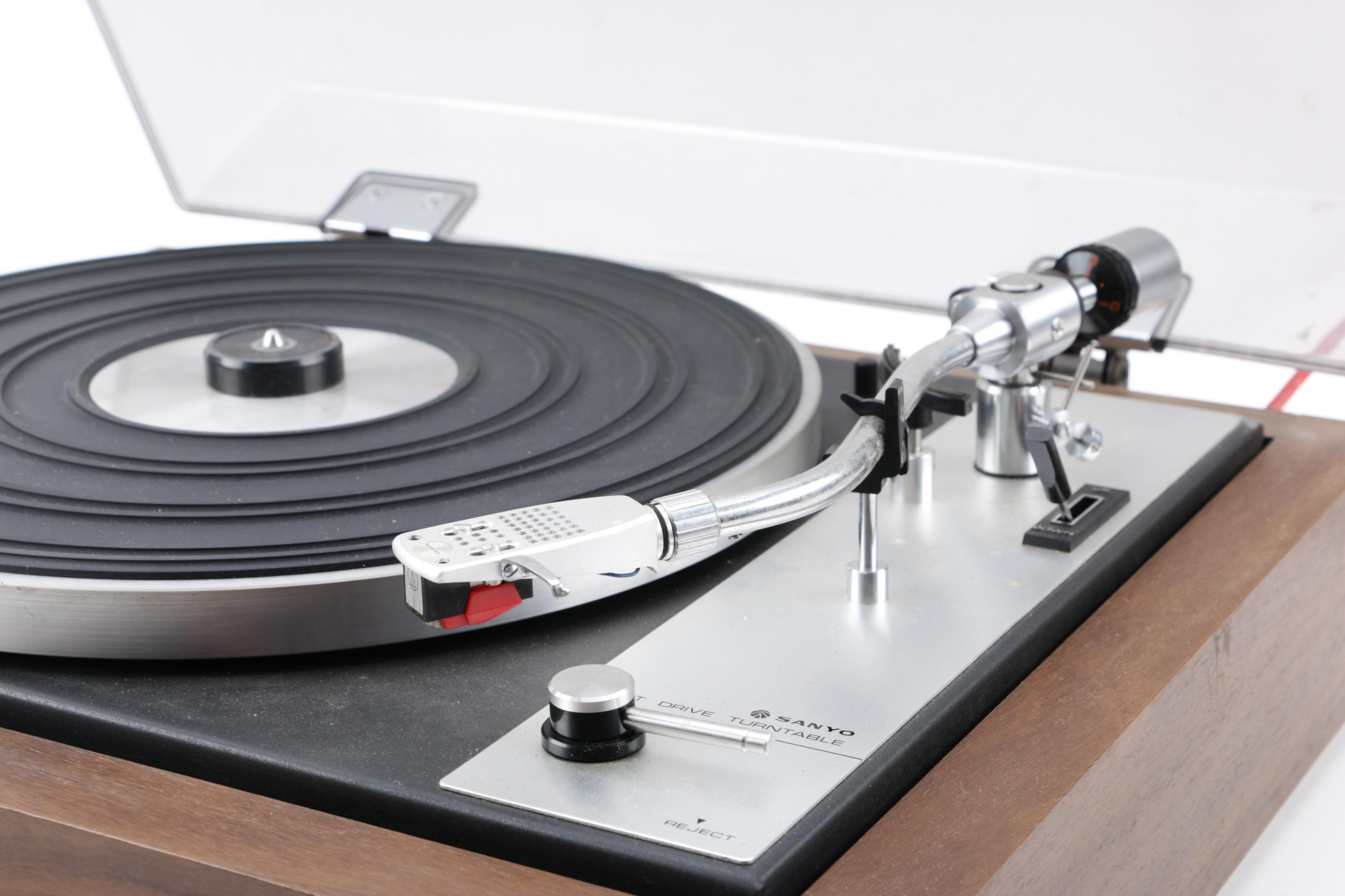 Sanyo TP 600SA Belt Drive Turntable