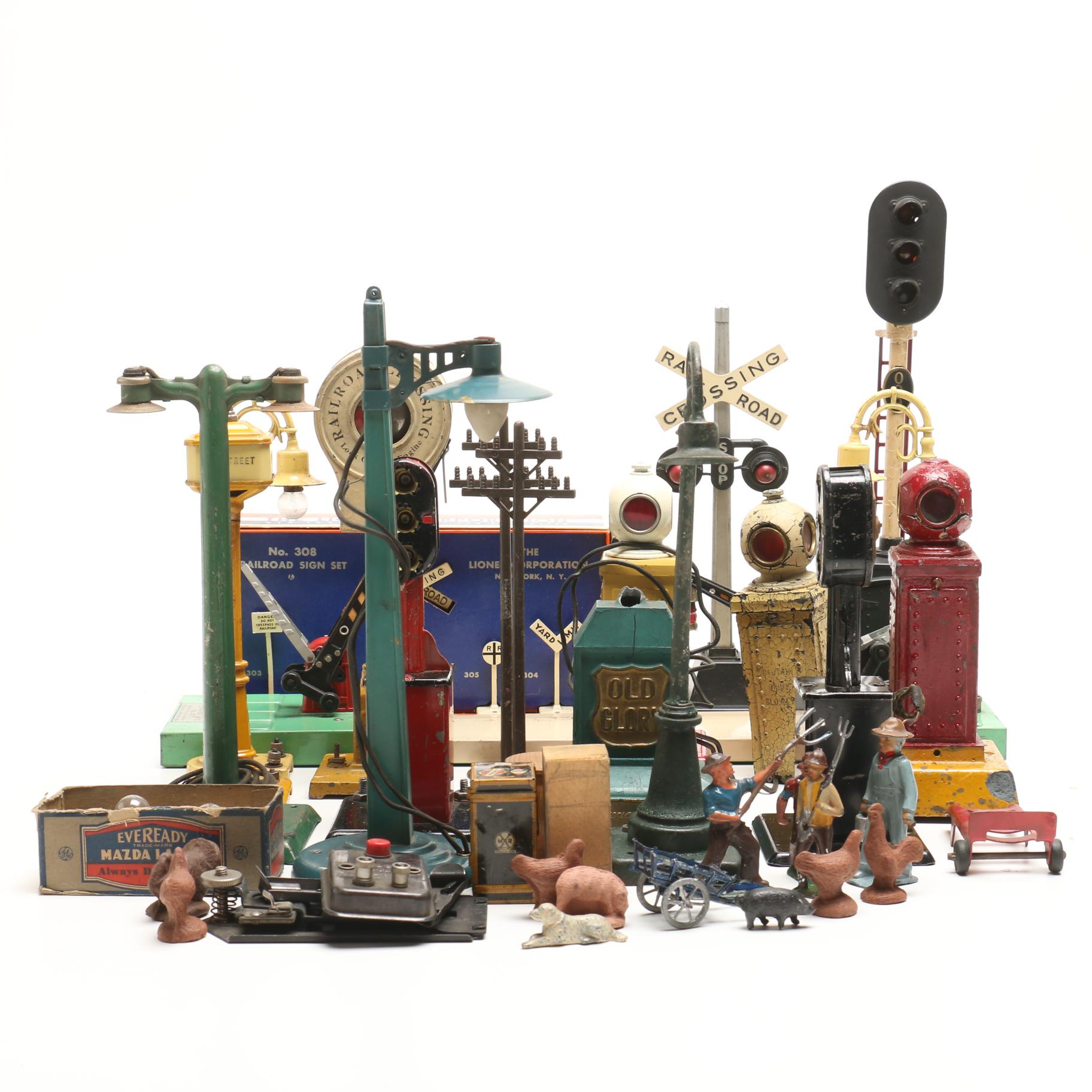 Lionel Street Lights and Railroad Signs