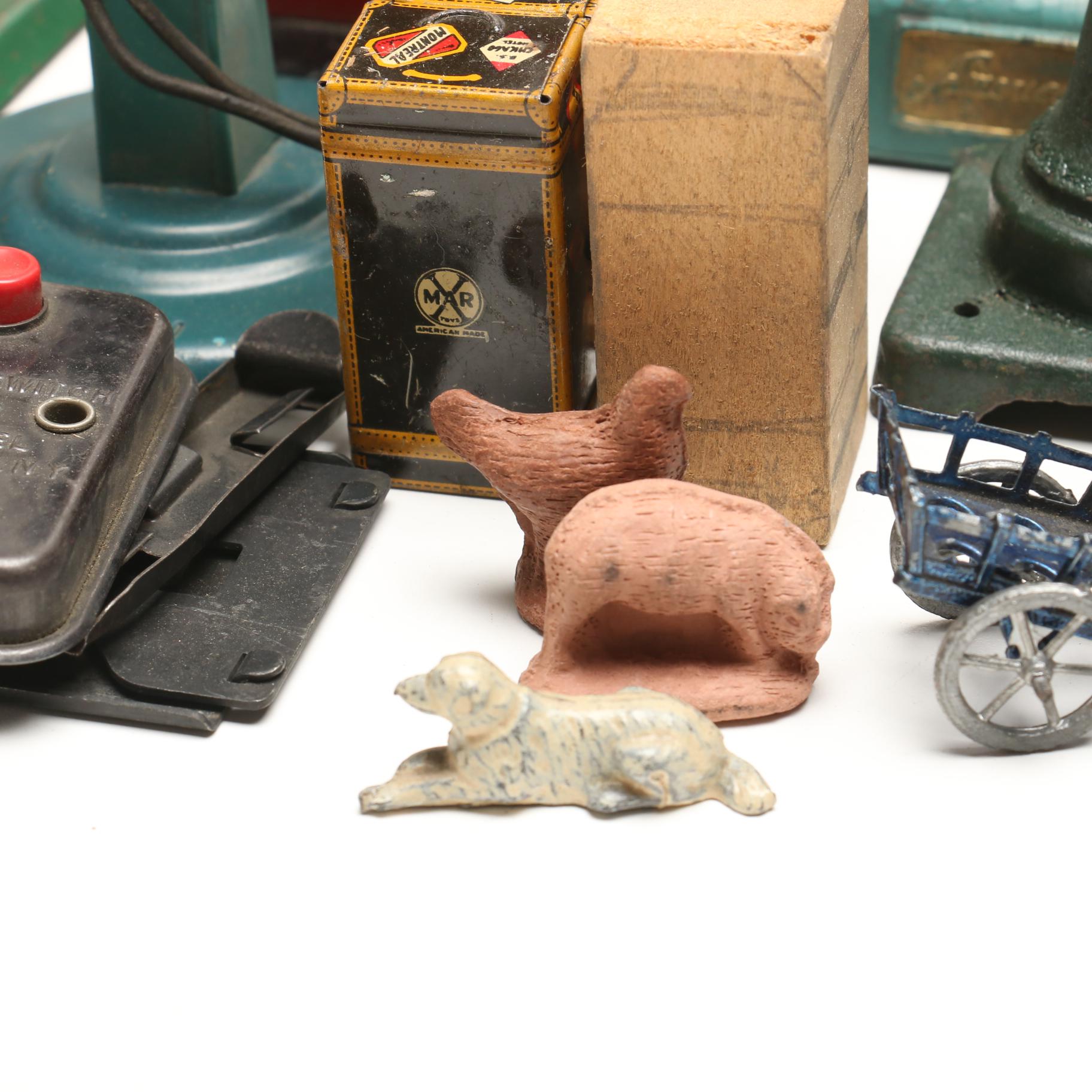 Lionel Street Lights and Railroad Signs