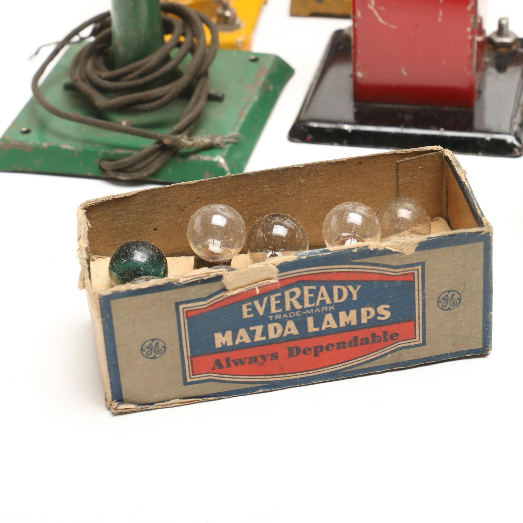 Lionel Street Lights and Railroad Signs