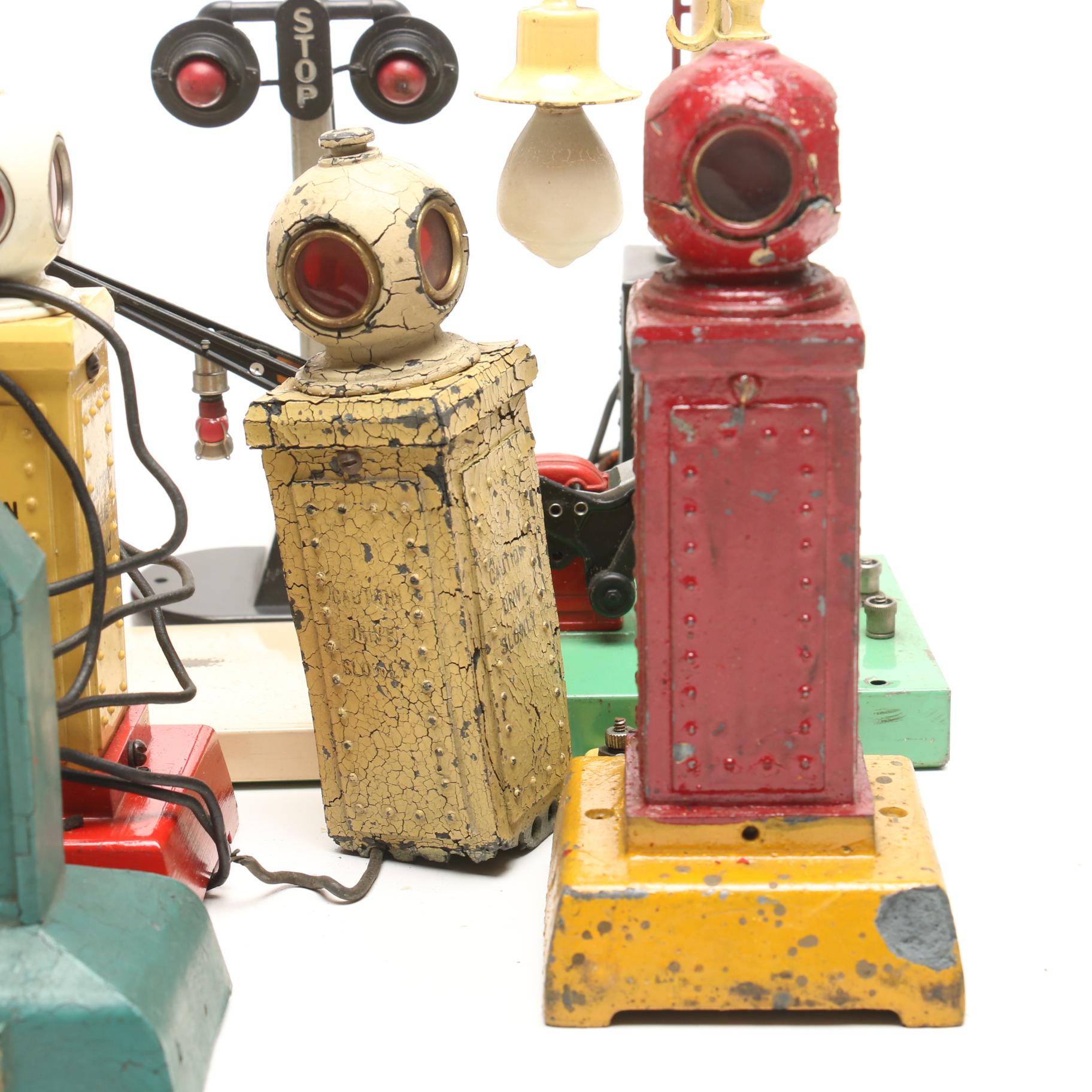 Lionel Street Lights and Railroad Signs