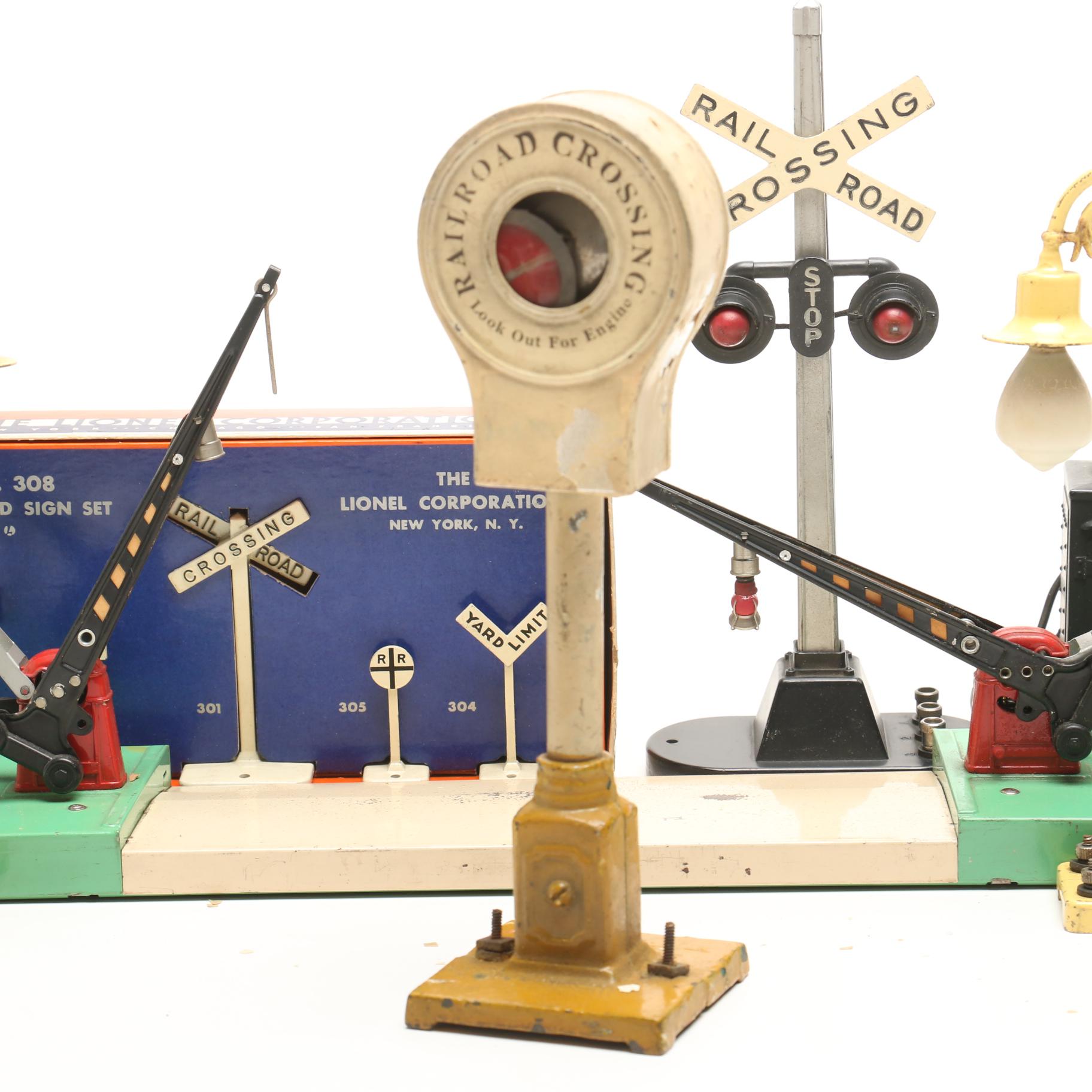 Lionel Street Lights and Railroad Signs