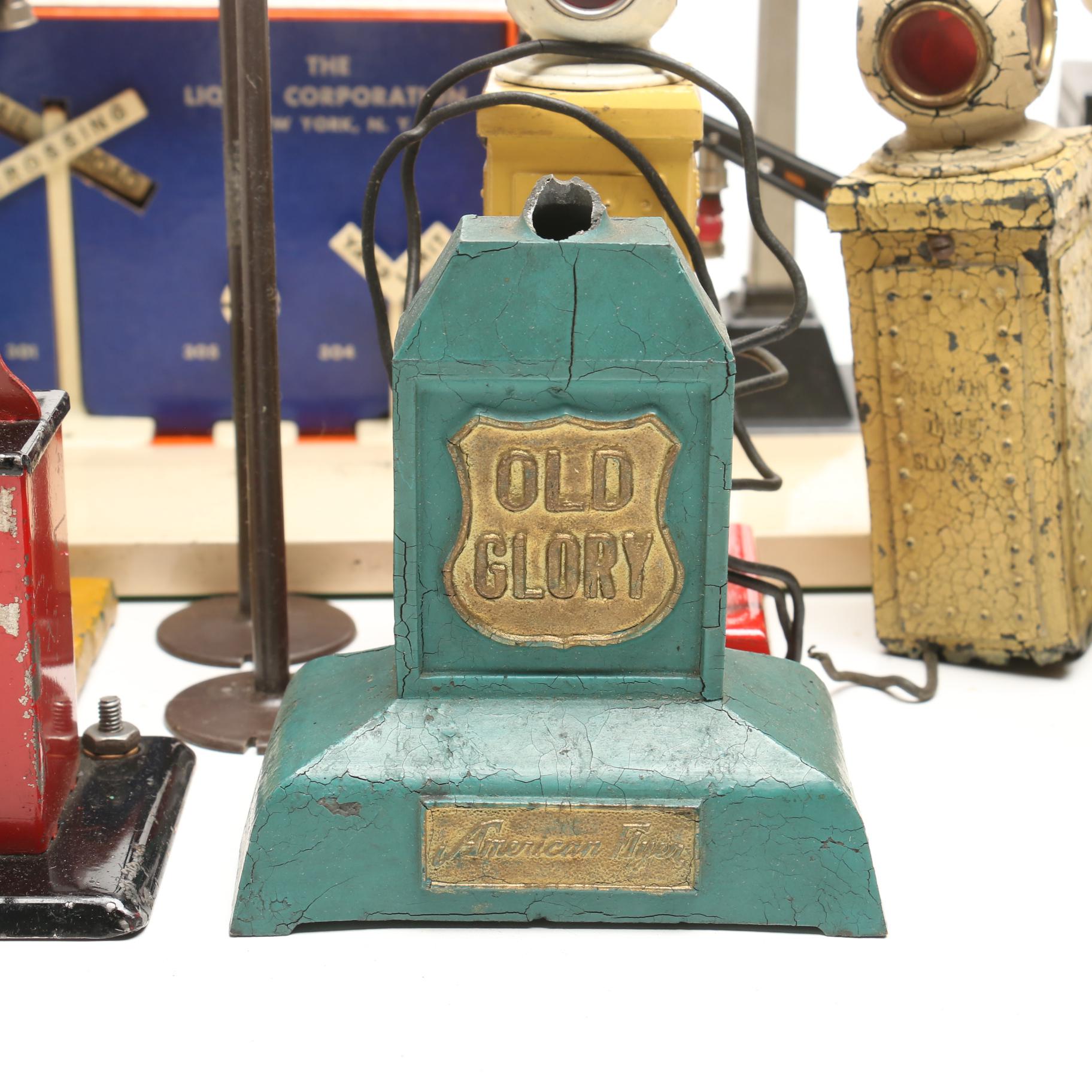 Lionel Street Lights and Railroad Signs