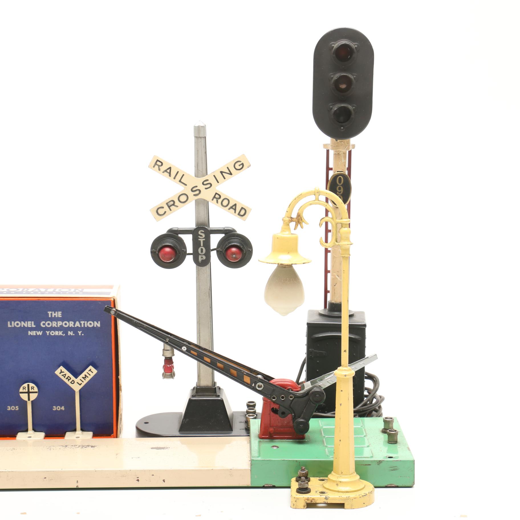 Lionel Street Lights and Railroad Signs