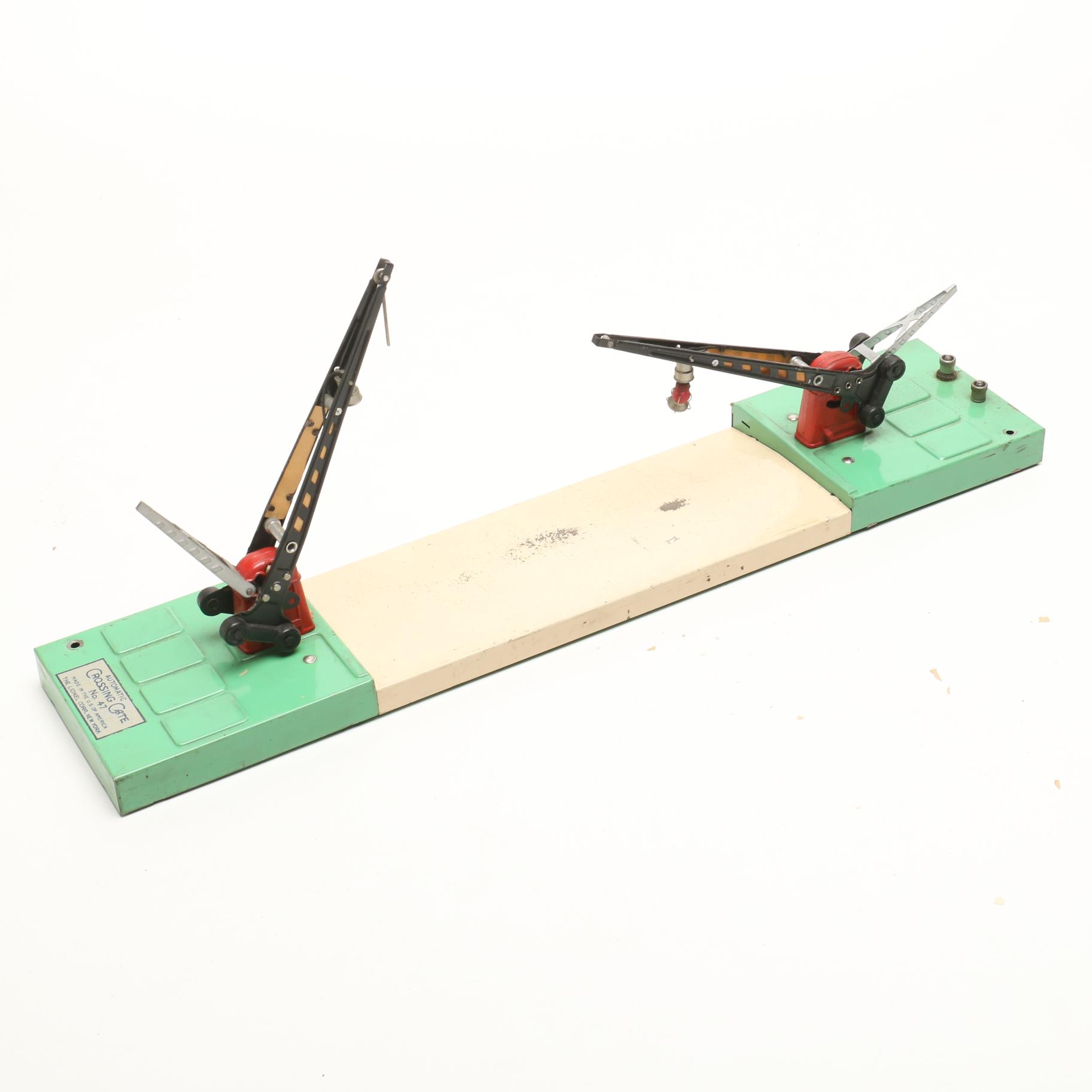 Lionel Street Lights and Railroad Signs