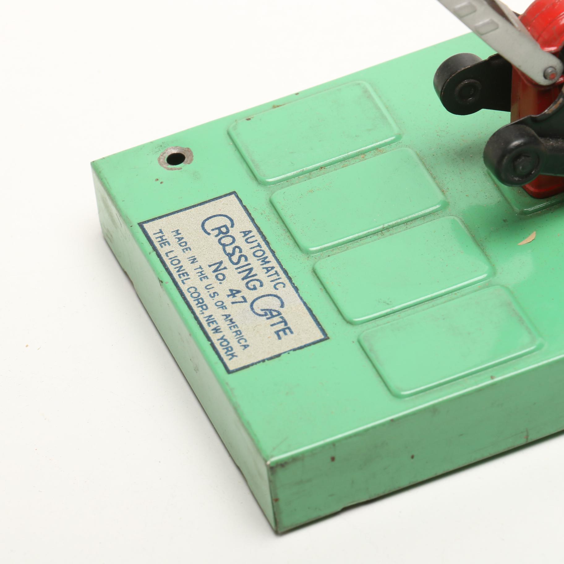 Lionel Street Lights and Railroad Signs