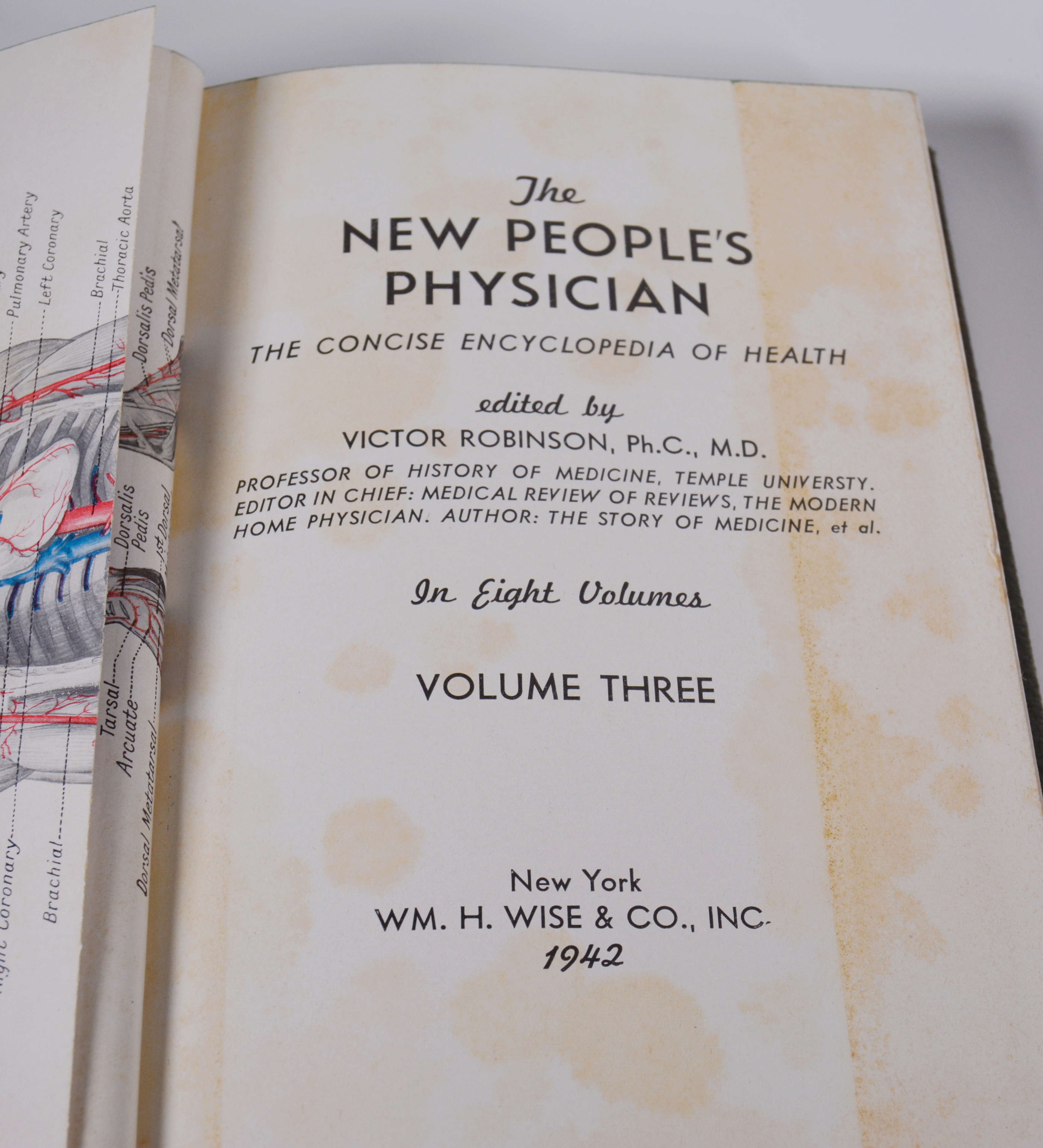 "The New Peoples Physician The Concise Encyclopedia of Health"