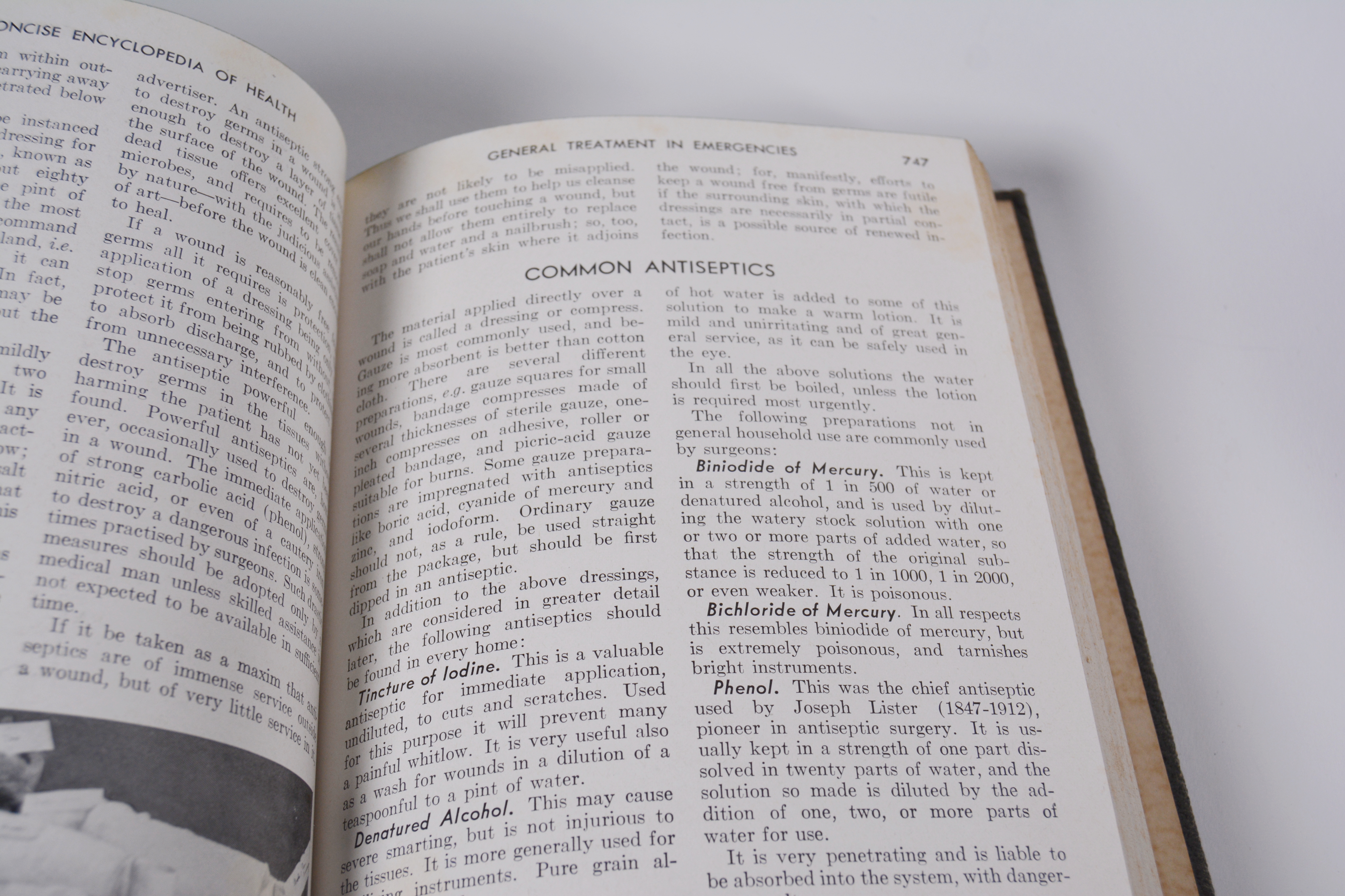 "The New Peoples Physician The Concise Encyclopedia of Health"