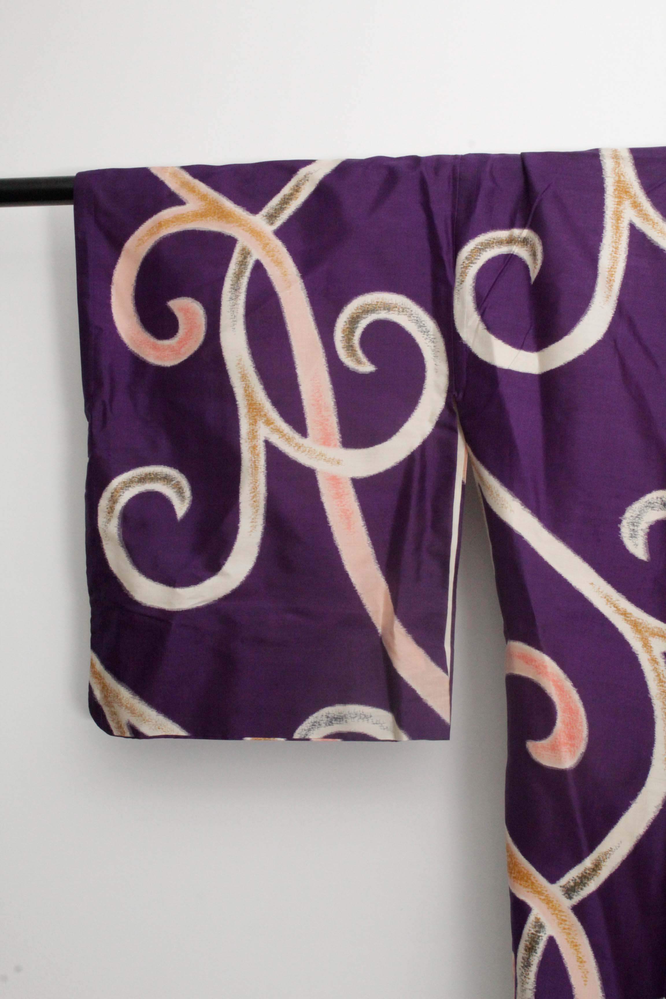 Circa 1940 Vintage Handwoven Kasuri Ikat Silk Kimono