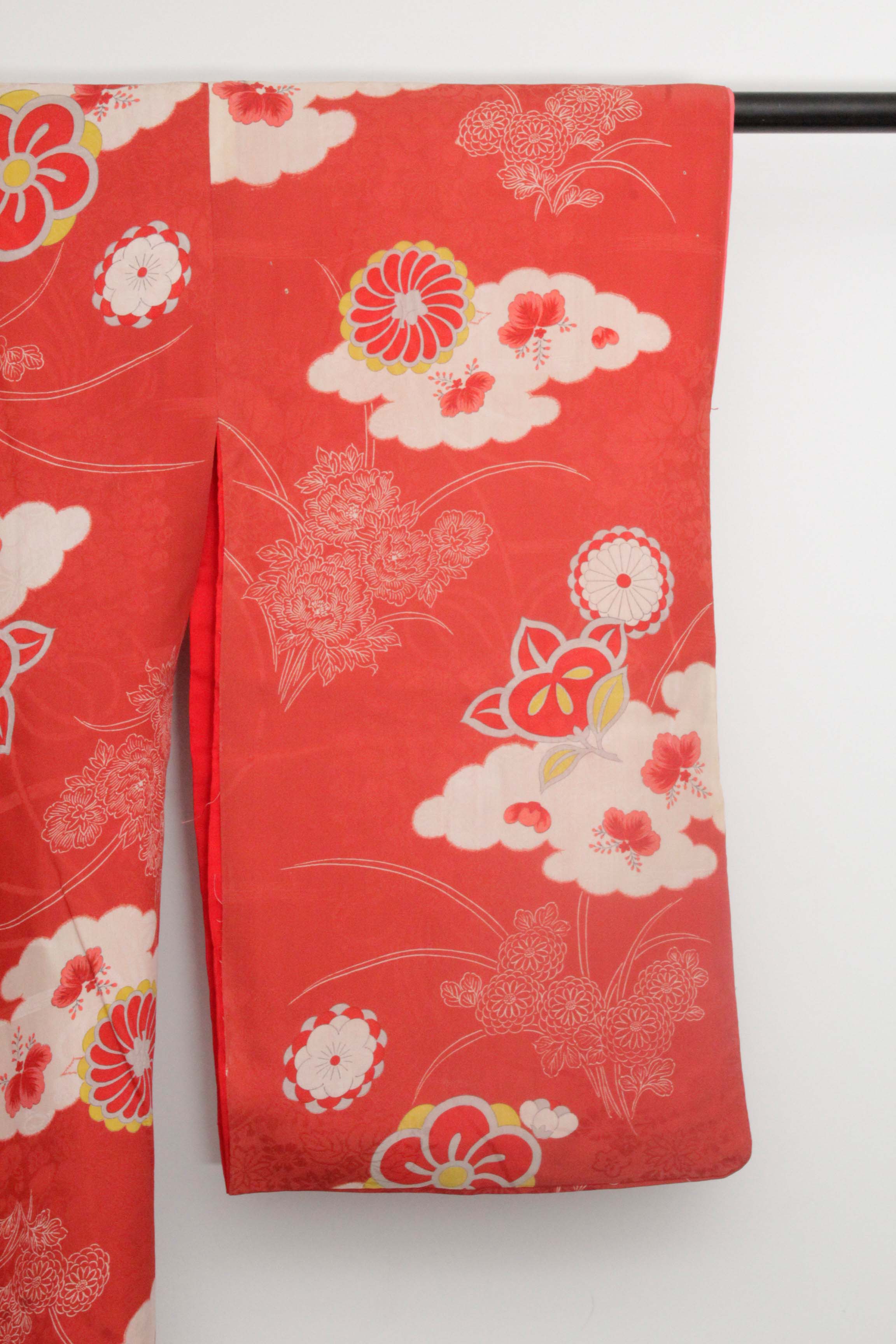 Circa 1900 Antique Handwoven Silk Crepe Damask Kimono