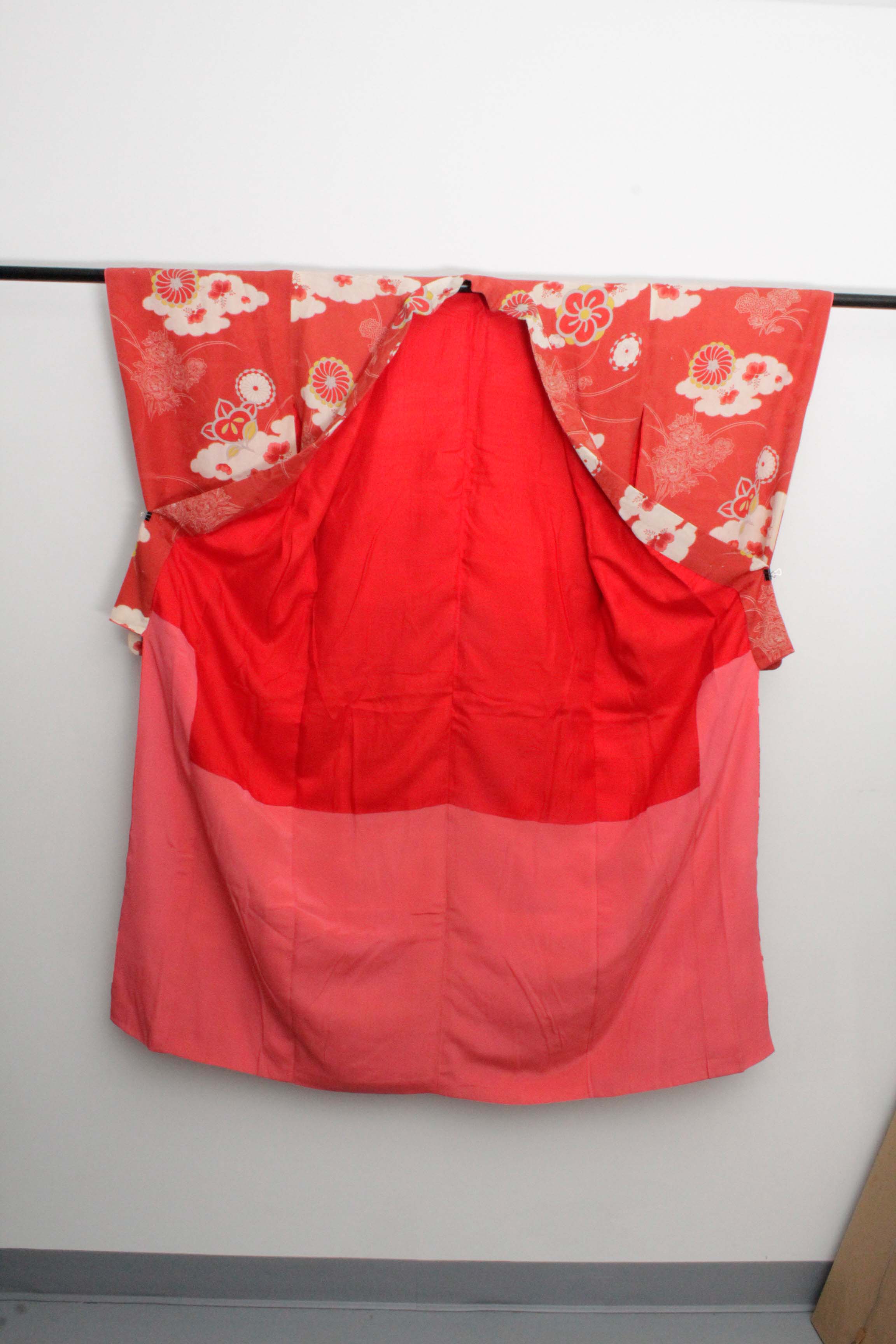 Circa 1900 Antique Handwoven Silk Crepe Damask Kimono