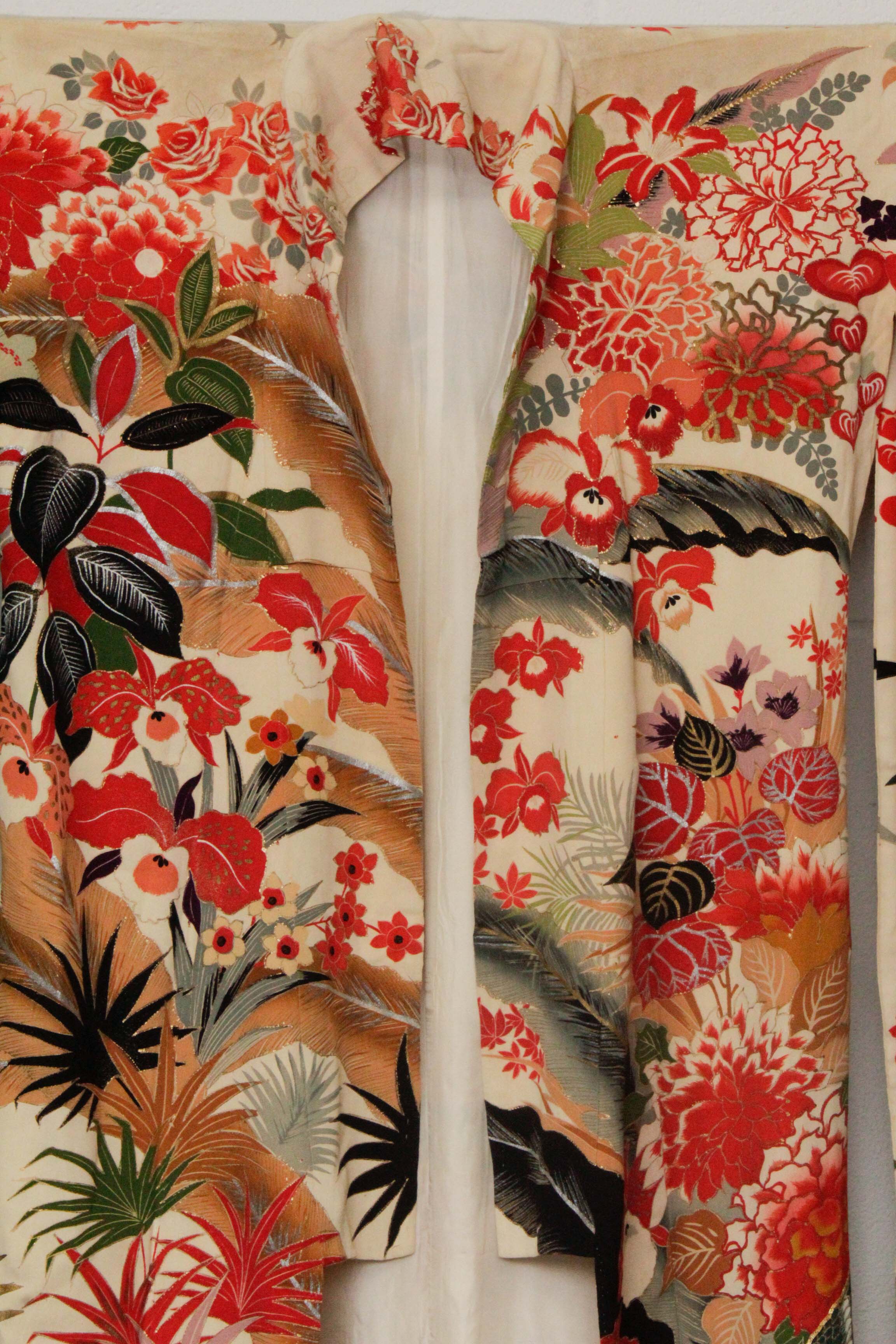 Circa 1930 Vintage Handwoven Silk Crepe Formal Crested Furisode Kimono