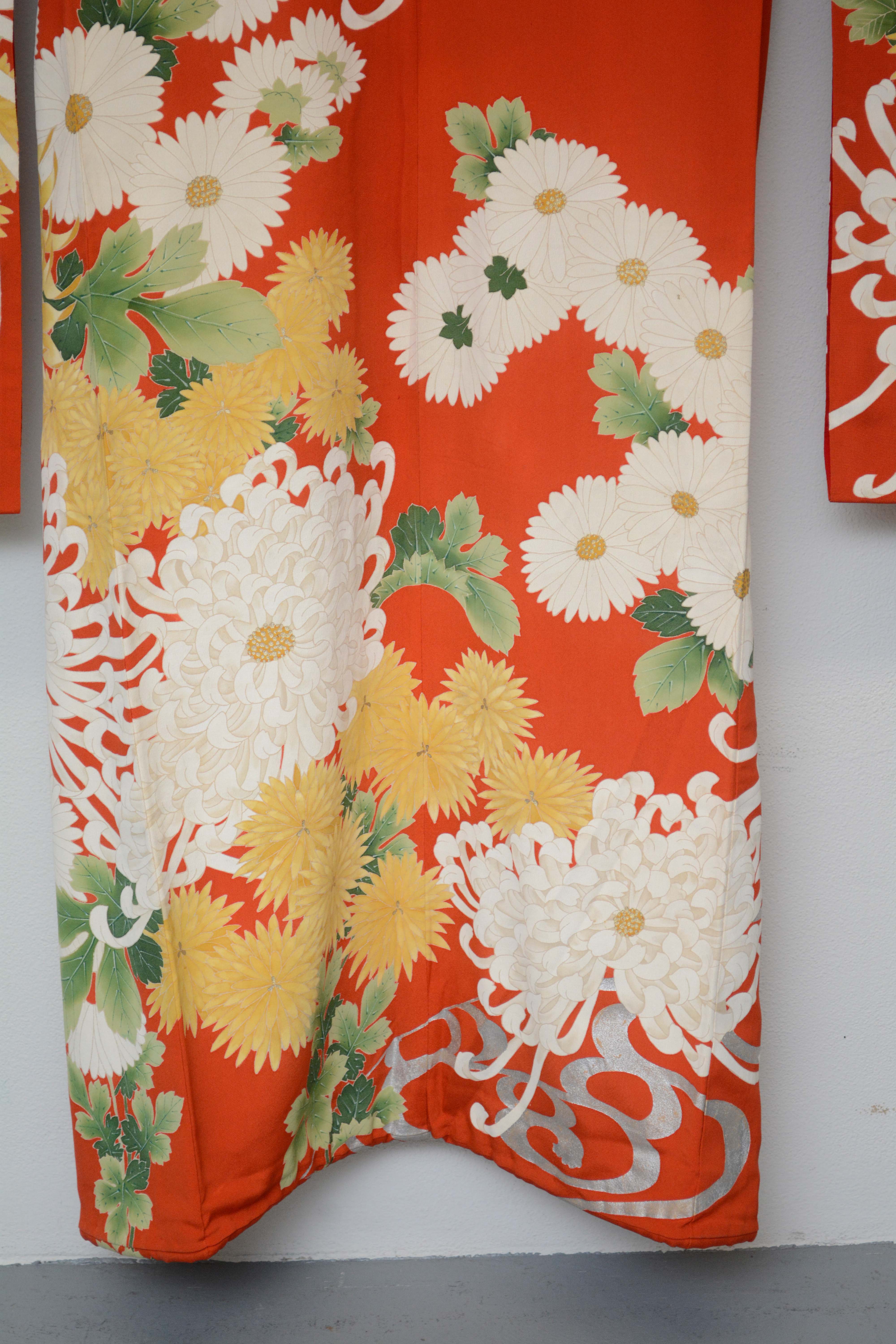 Circa 1925 Vintage Handwoven Silk Crepe Formal Five Crested Furisode Kimono