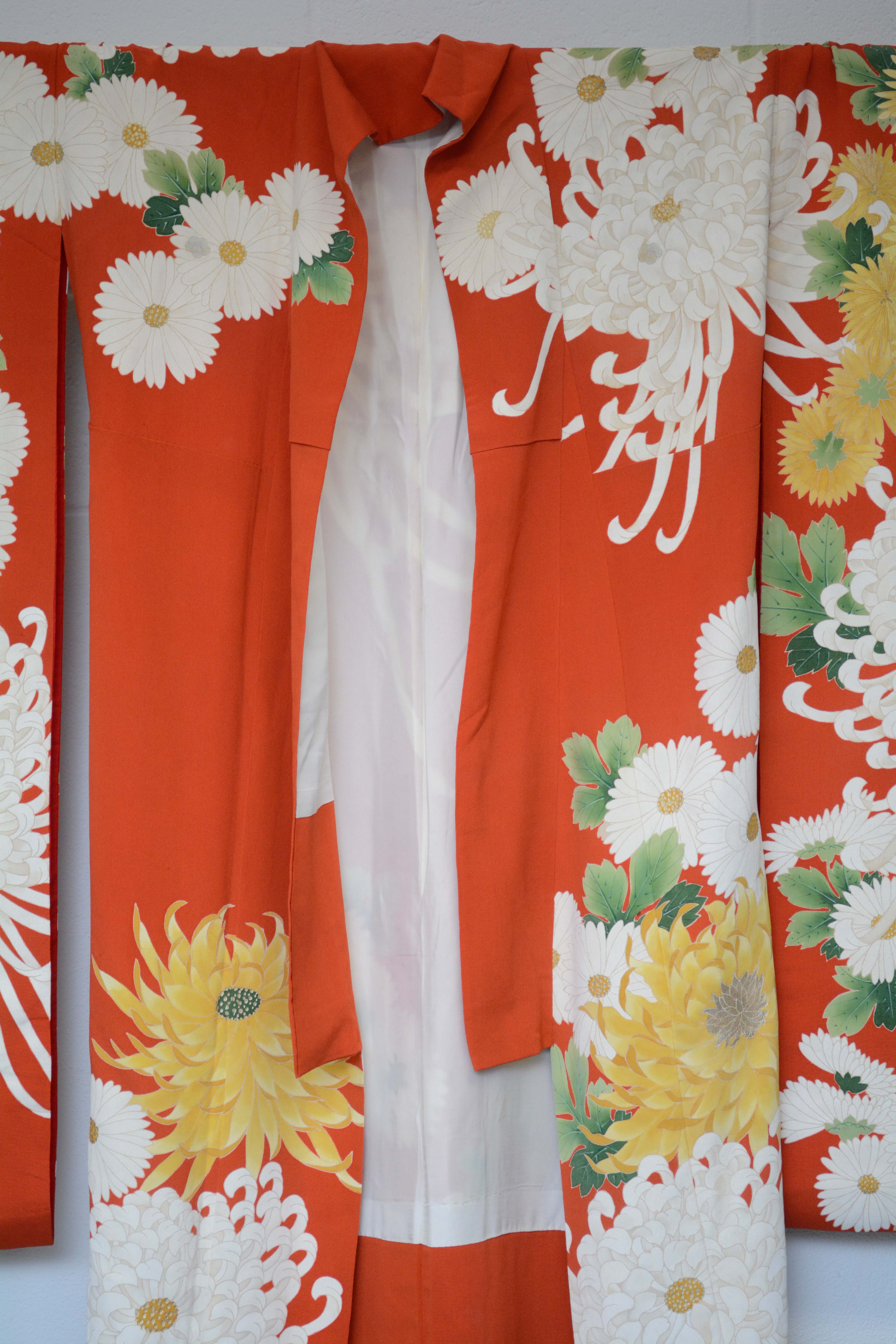 Circa 1925 Vintage Handwoven Silk Crepe Formal Five Crested Furisode Kimono