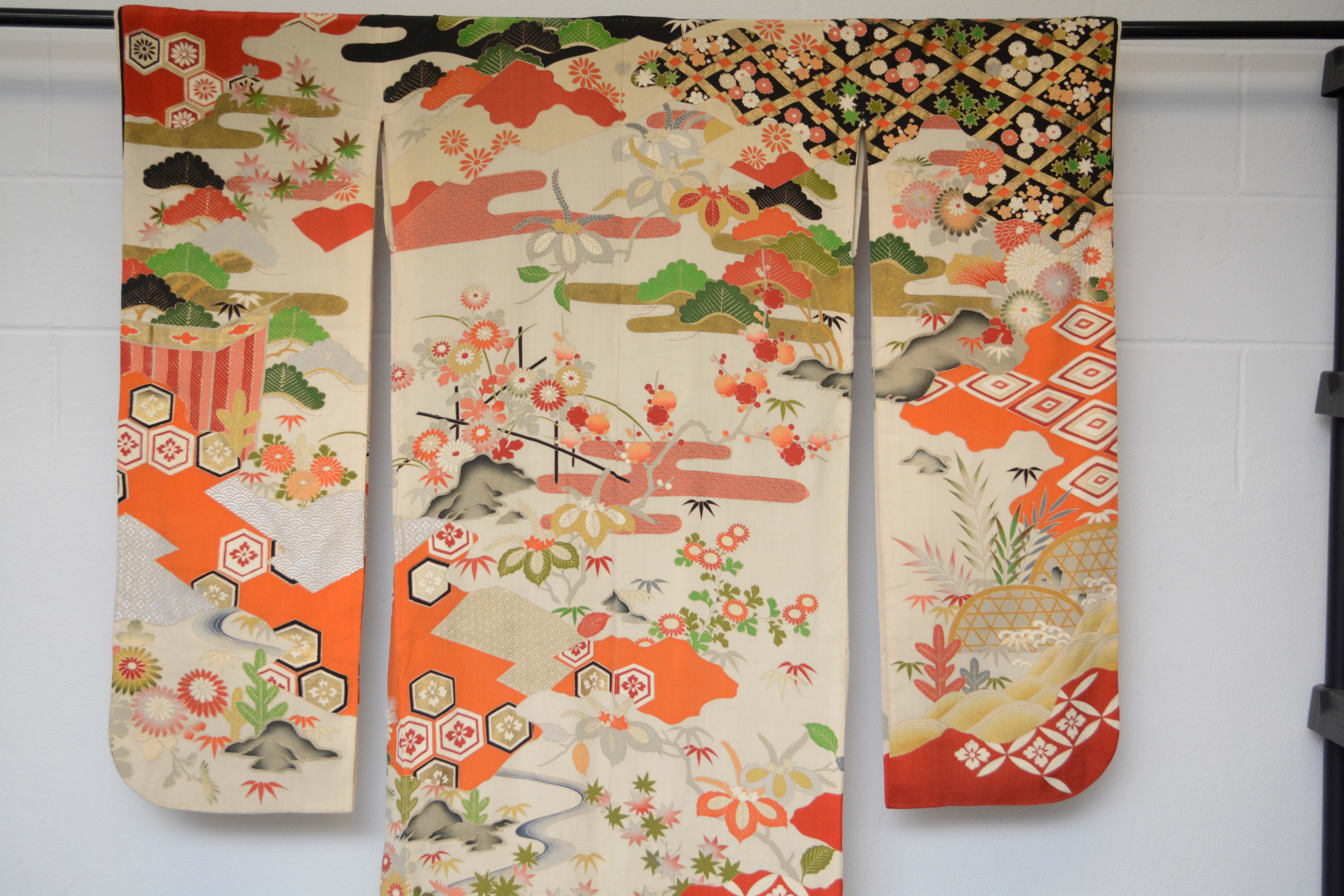 Circa 1925 Vintage Handwoven Silk Formal Five Crested Furisode Kimono