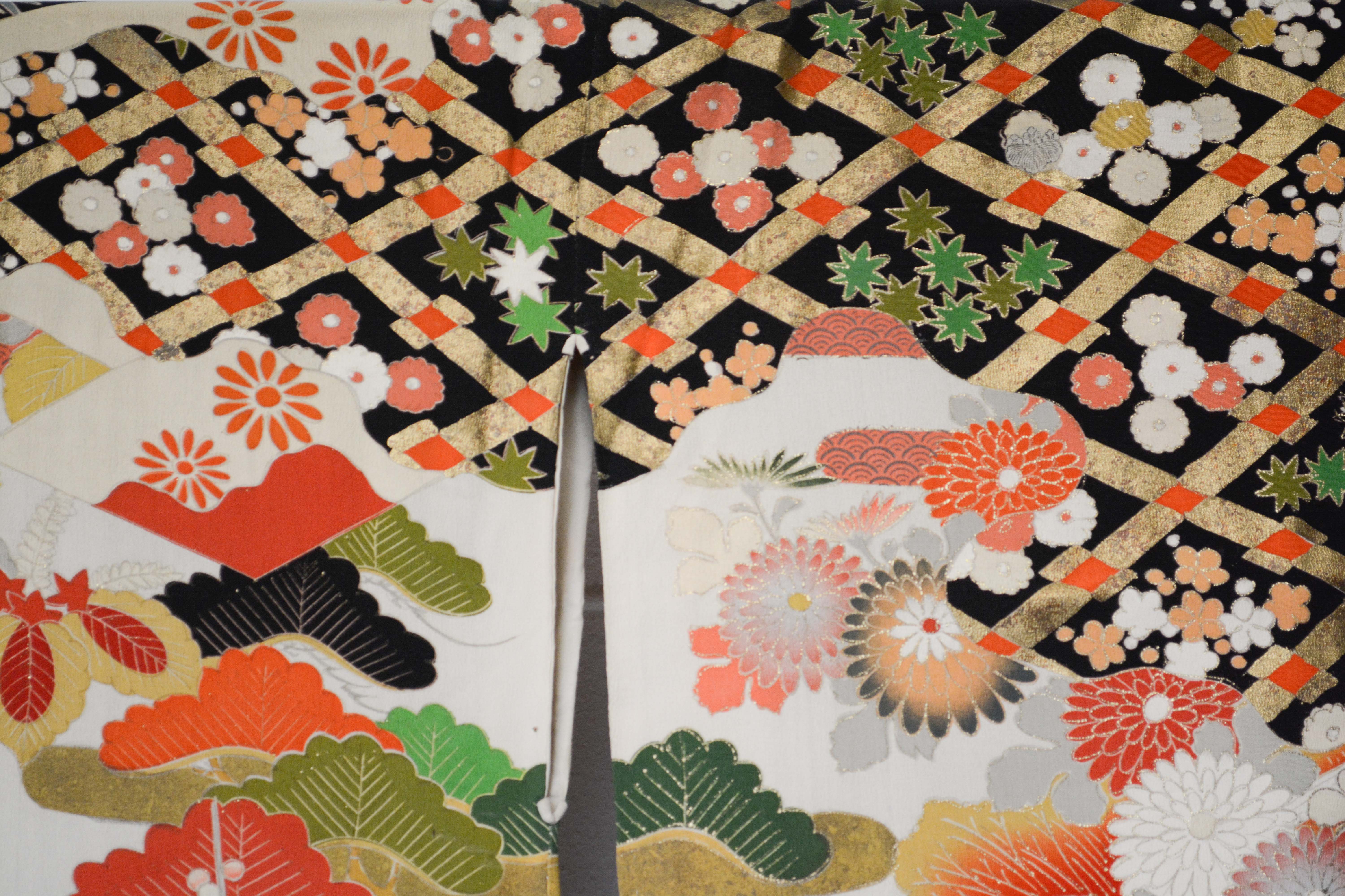 Circa 1925 Vintage Handwoven Silk Formal Five Crested Furisode Kimono