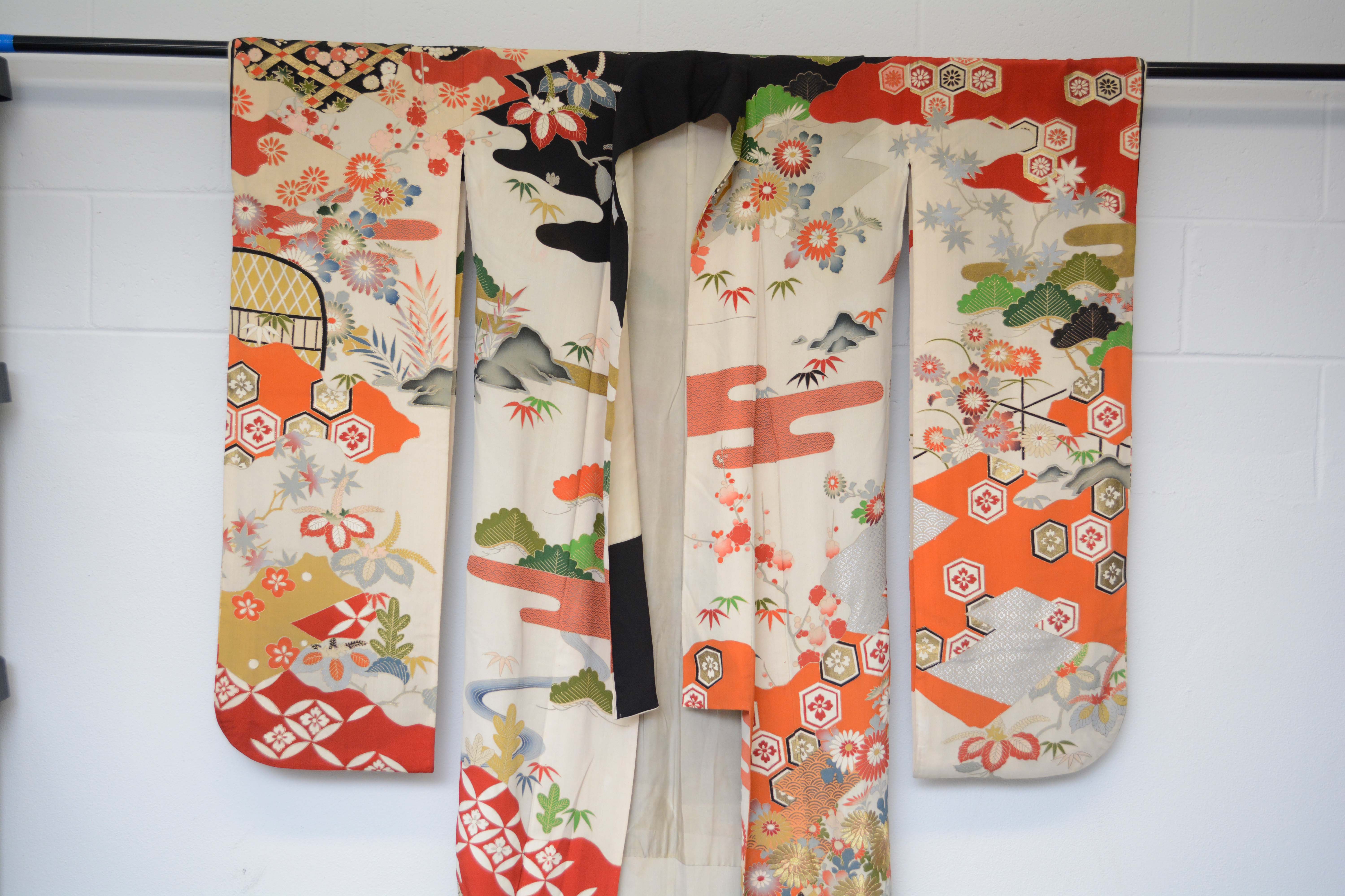 Circa 1925 Vintage Handwoven Silk Formal Five Crested Furisode Kimono