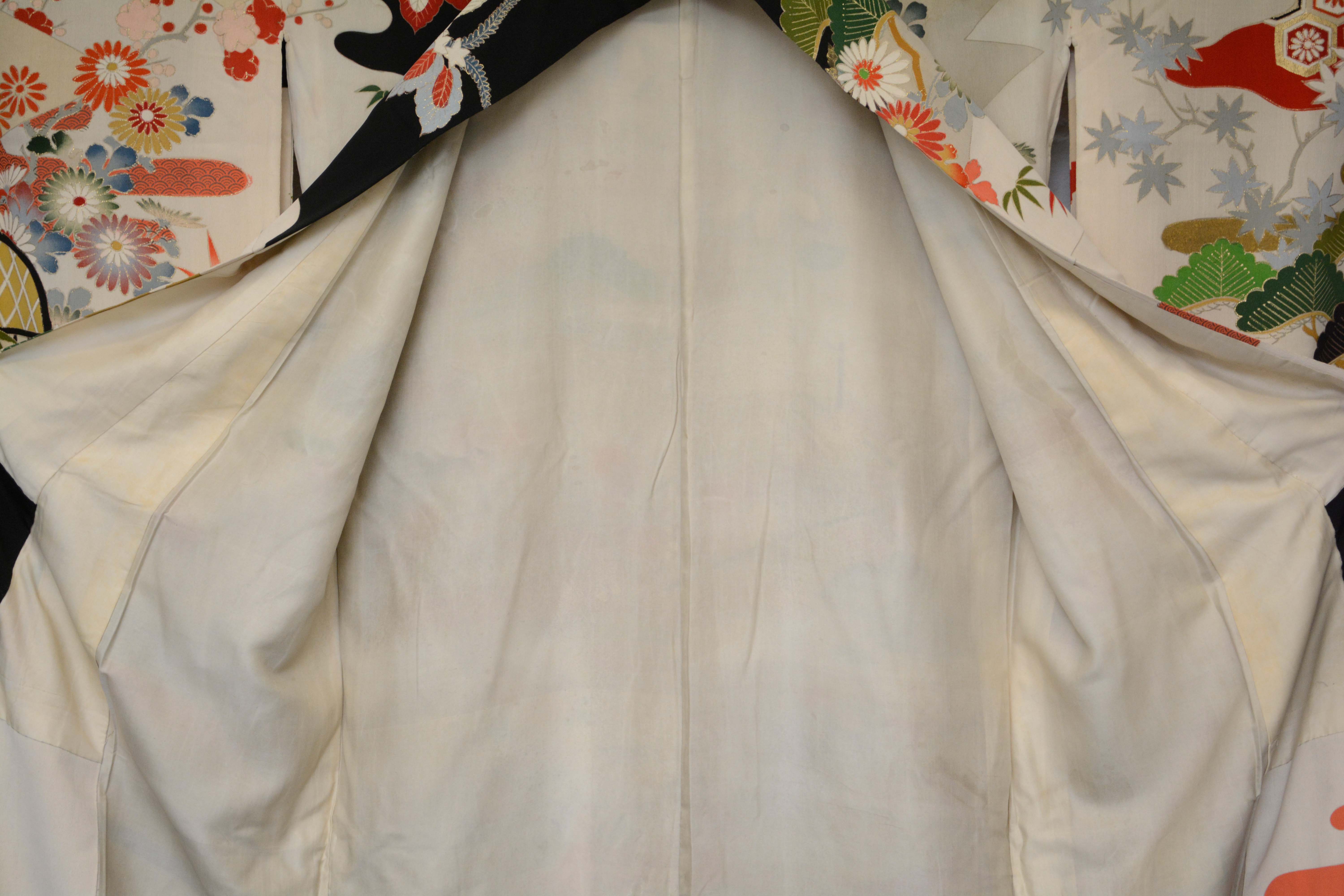 Circa 1925 Vintage Handwoven Silk Formal Five Crested Furisode Kimono