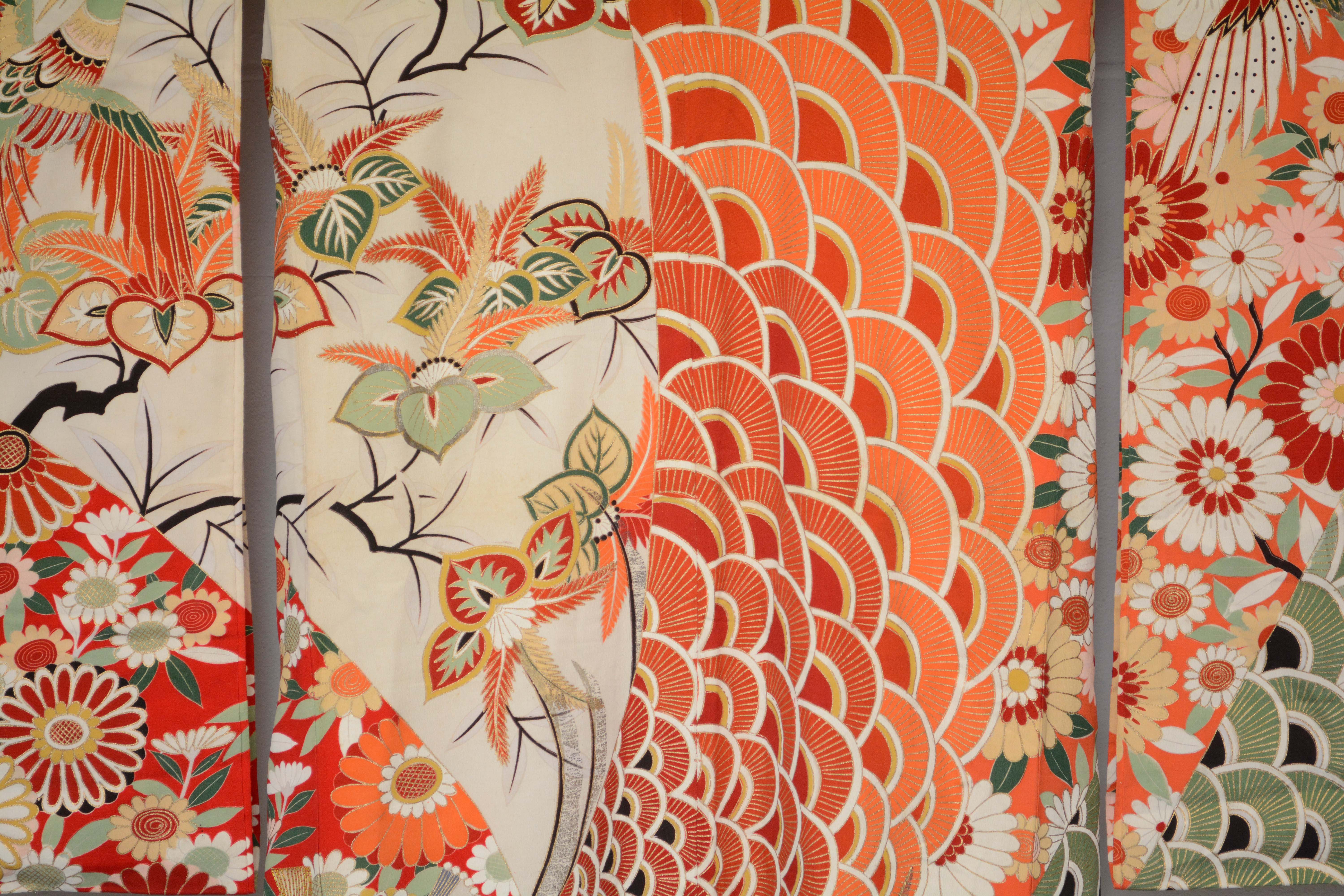 Circa 1930 Vintage Handwoven Silk Crepe Formal Five Crested Furisode Kimono